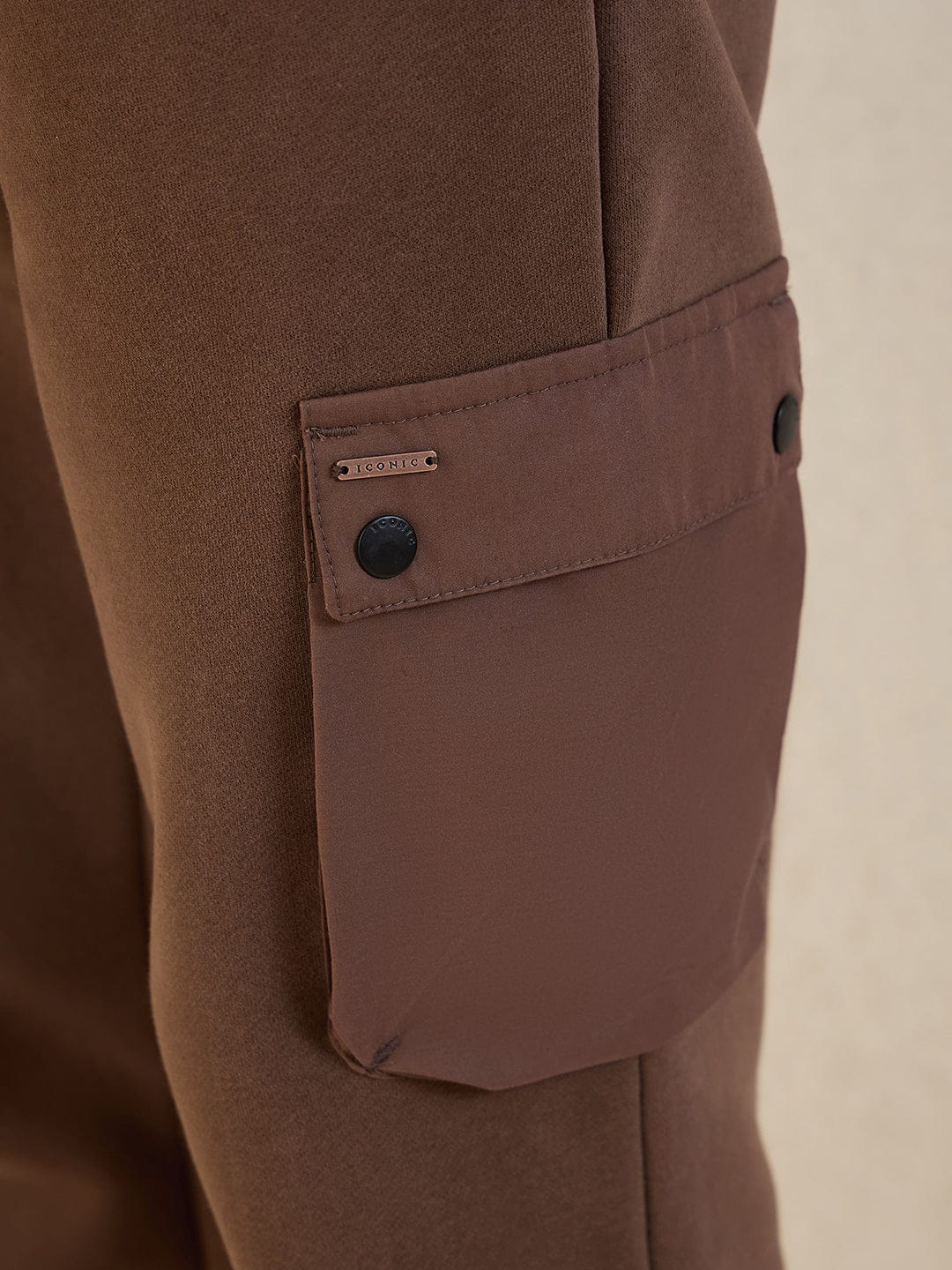 Iconic Men Brown Solid Pure Cotton Cargo Fit Sweat Pant