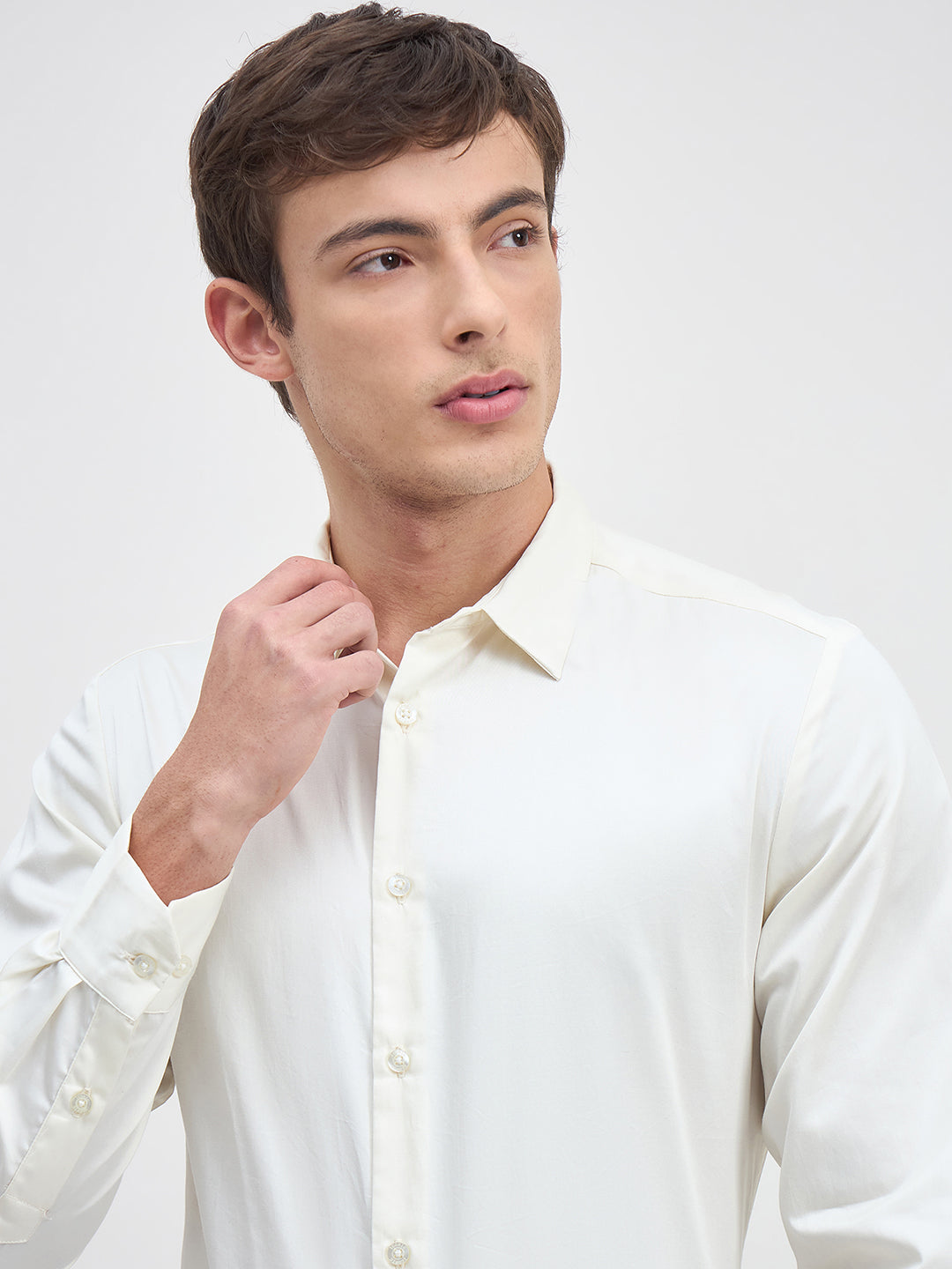 ICONIC Men Off White Solid Shirt Collar Regular Fit Shirt