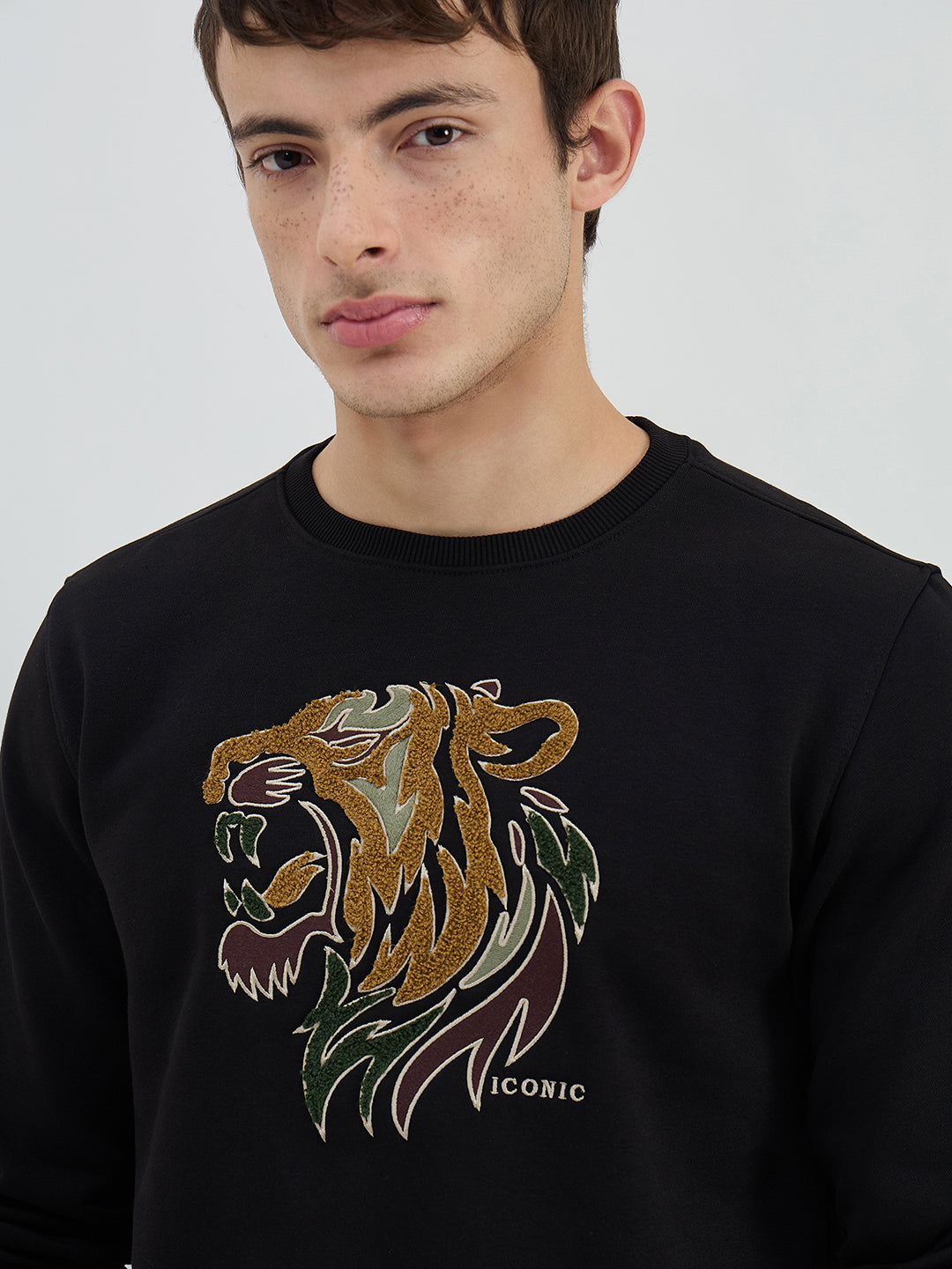 Iconic Men Black Solid Round Neck Sweatshirt