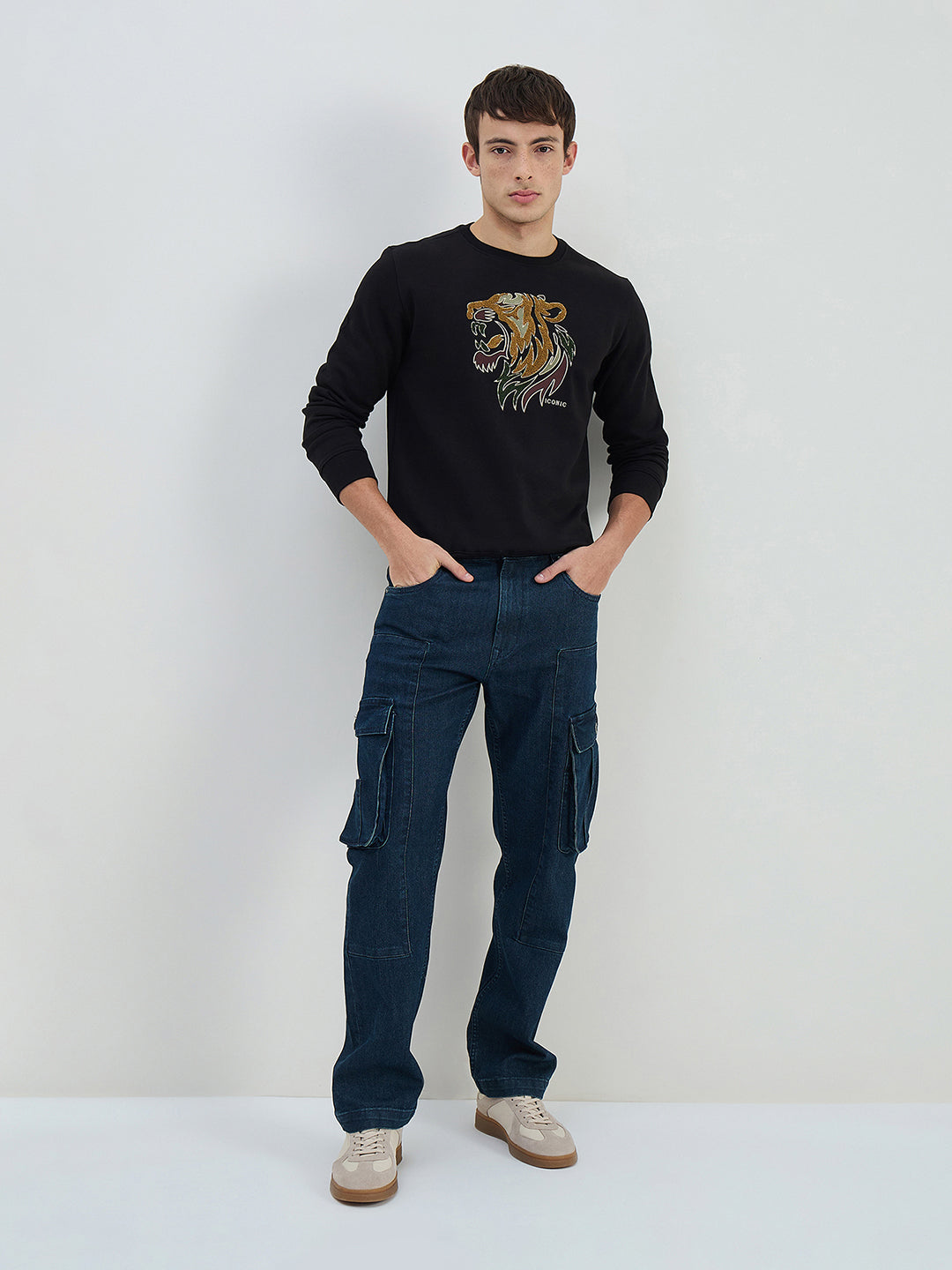 Iconic Men Black Solid Round Neck Sweatshirt