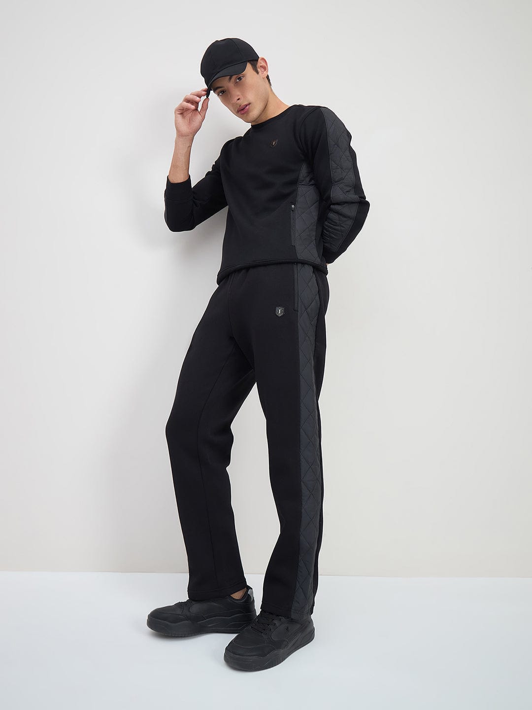 Iconic Men Black Solid Round Neck Sweatshirt