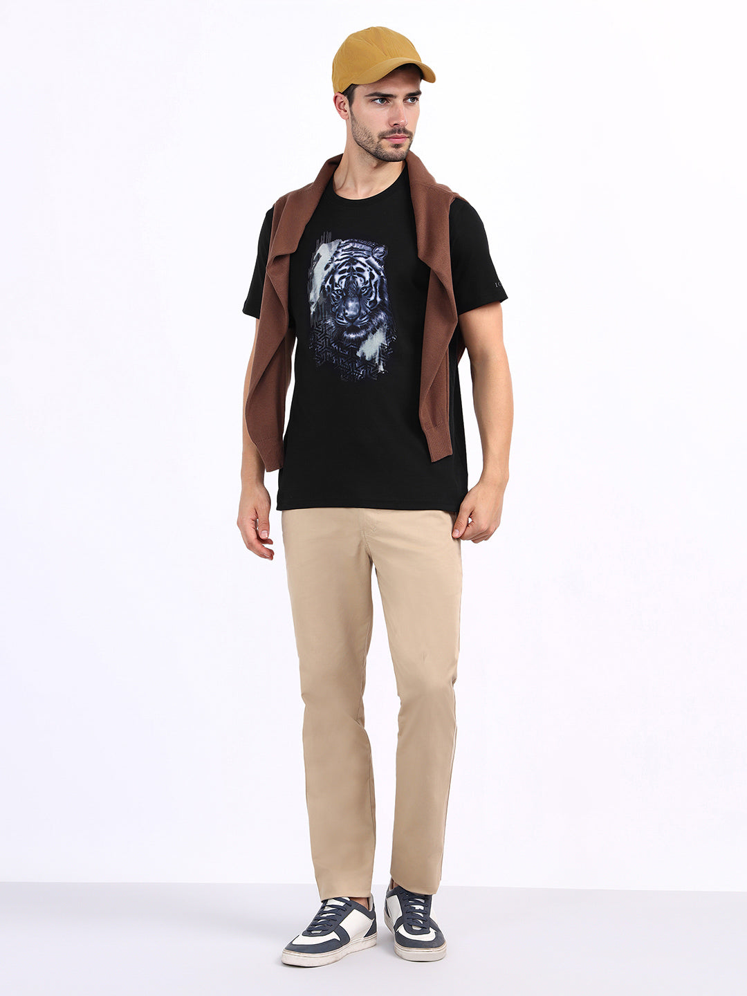 Iconic Men Black Solid Crew Neck Tshirt