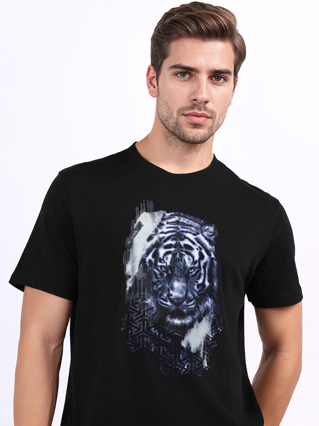 Iconic Men Black Solid Crew Neck Tshirt