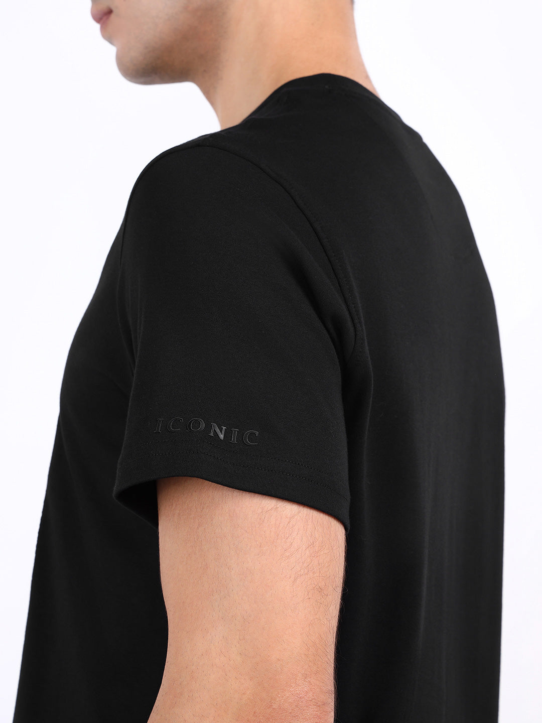 Iconic Men Black Solid Crew Neck Tshirt