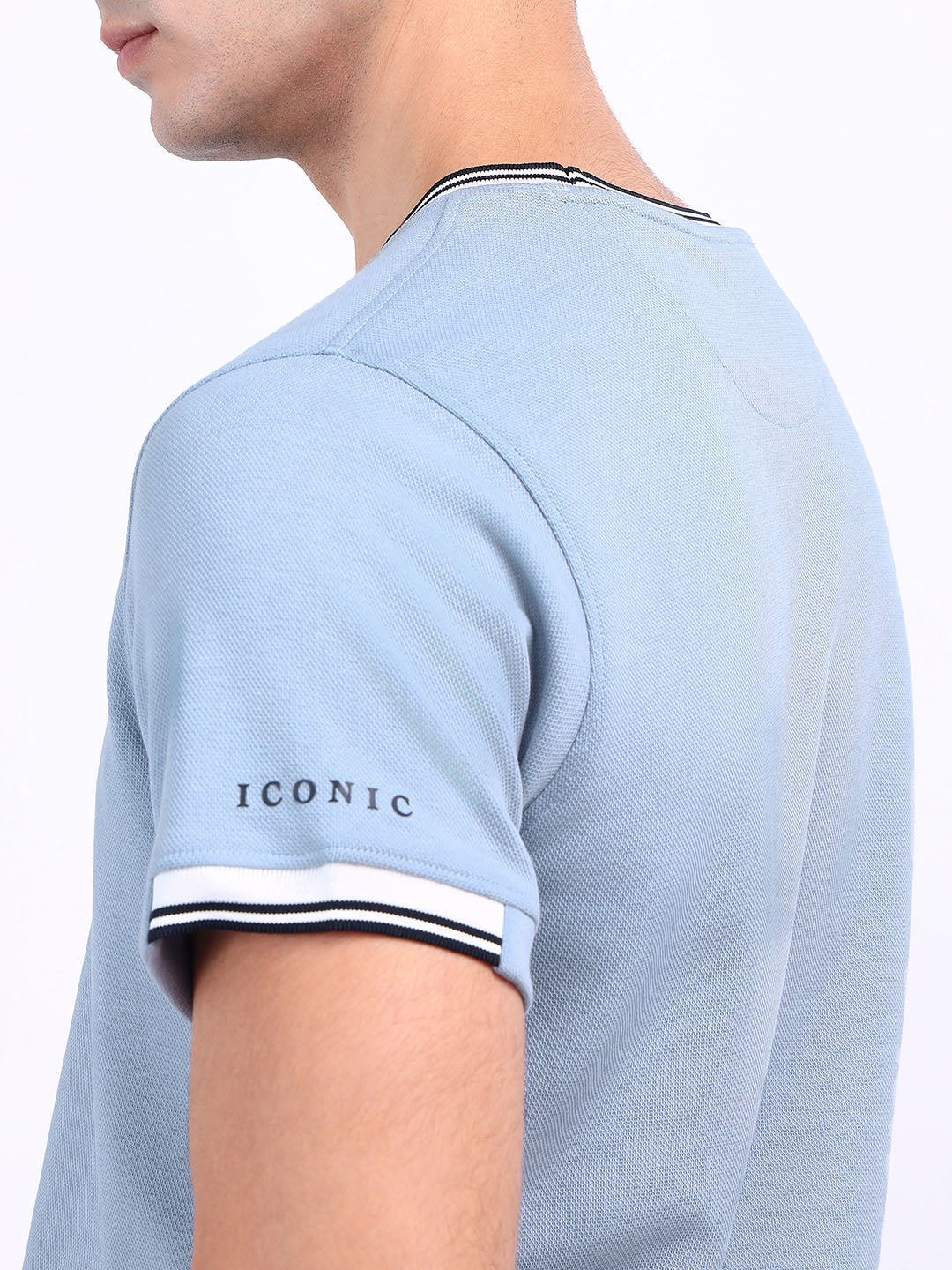 Iconic Men Blue Textured Crew Neck Tshirt