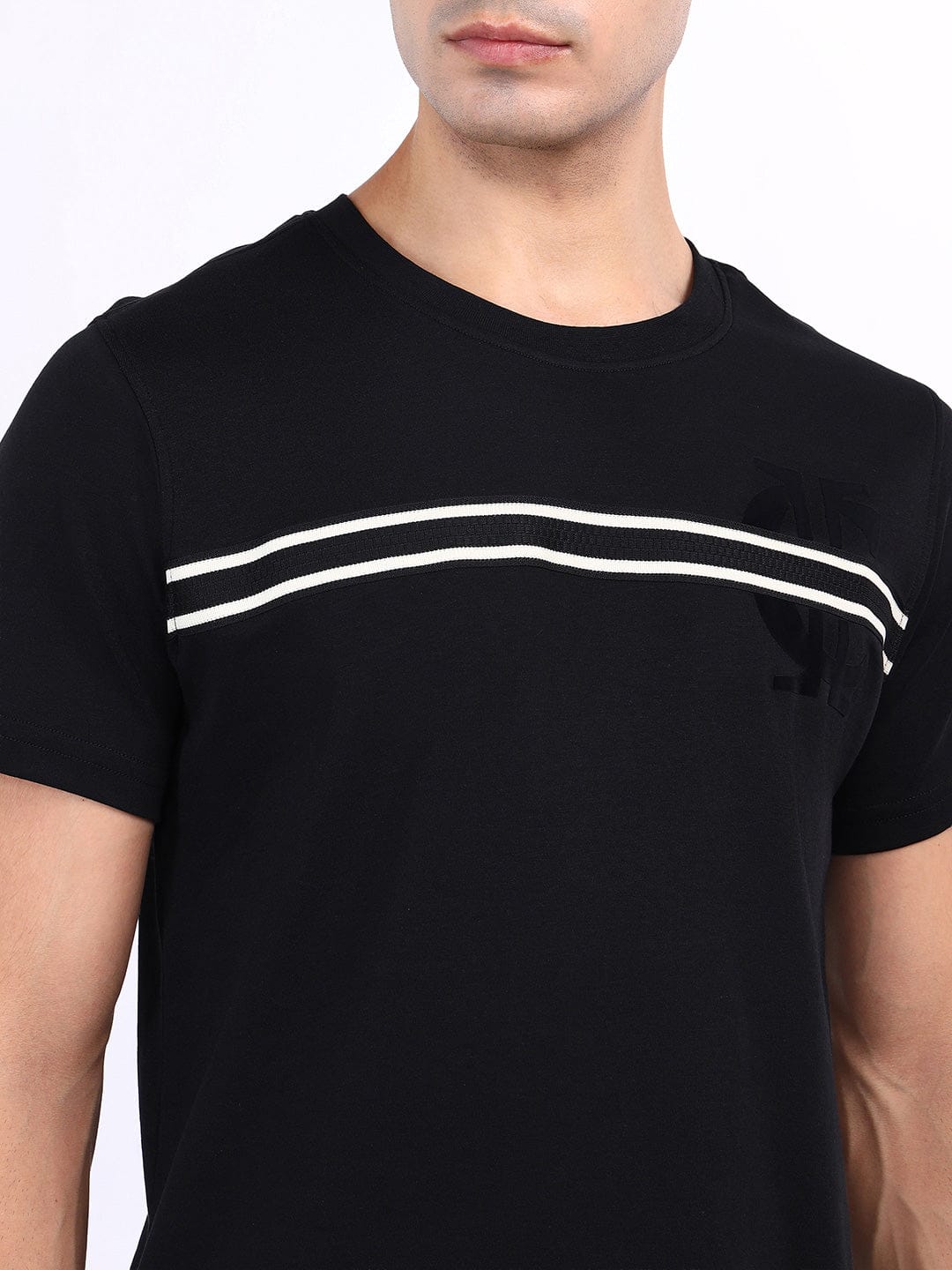 Iconic Men Black Solid Crew Neck Tshirt