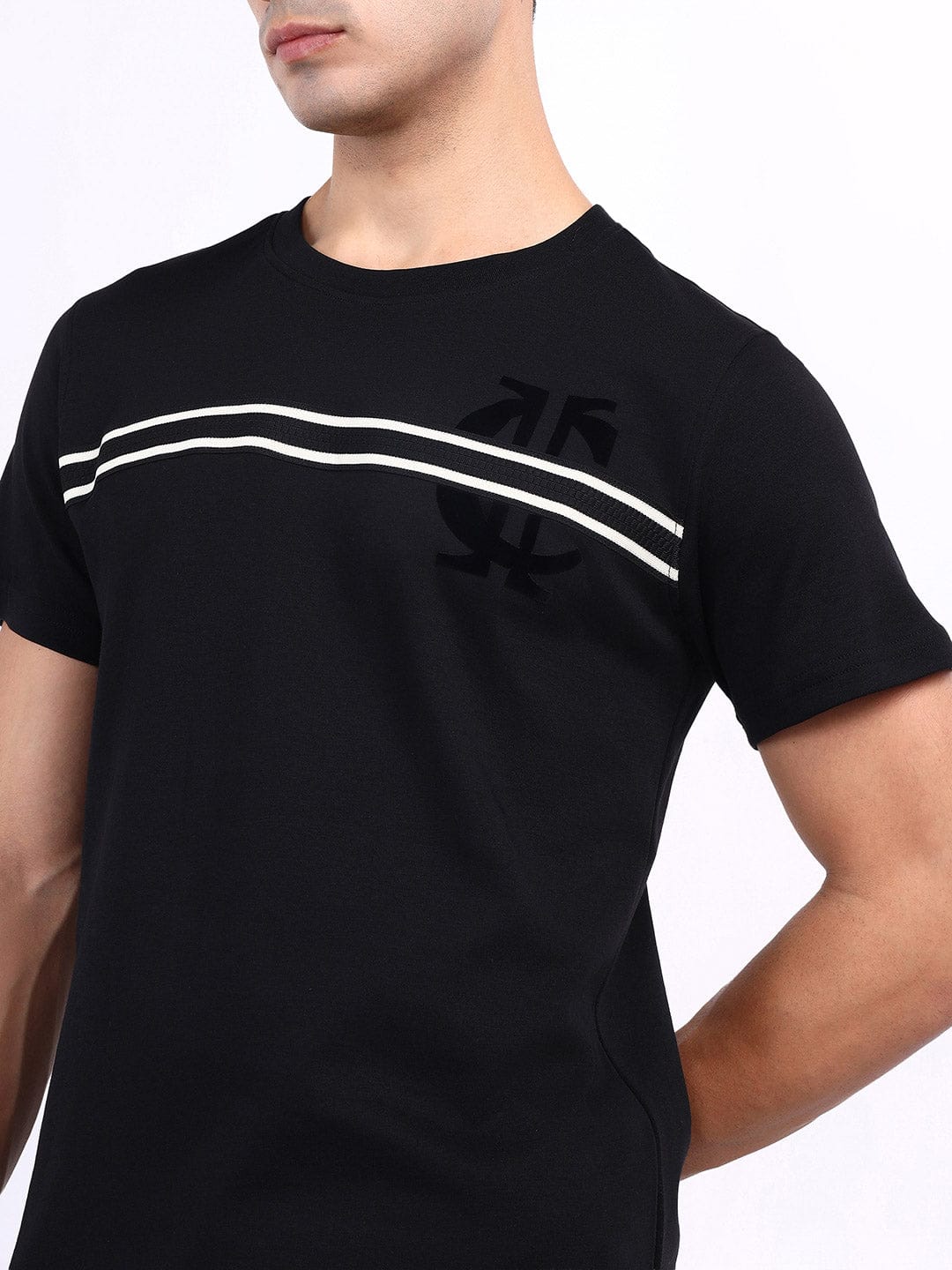 Iconic Men Black Solid Crew Neck Tshirt