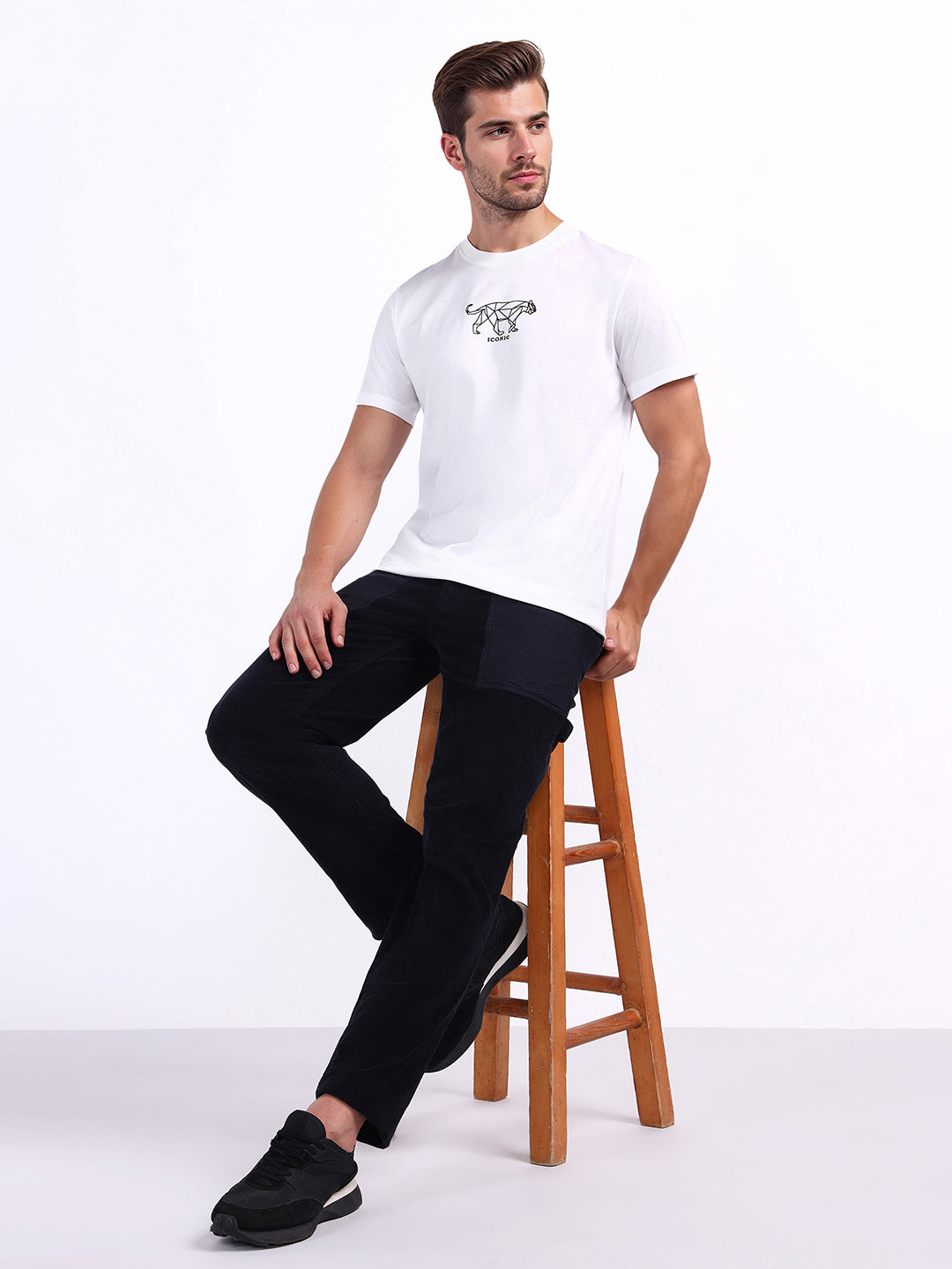 Iconic Men White Solid Crew Neck Tshirt