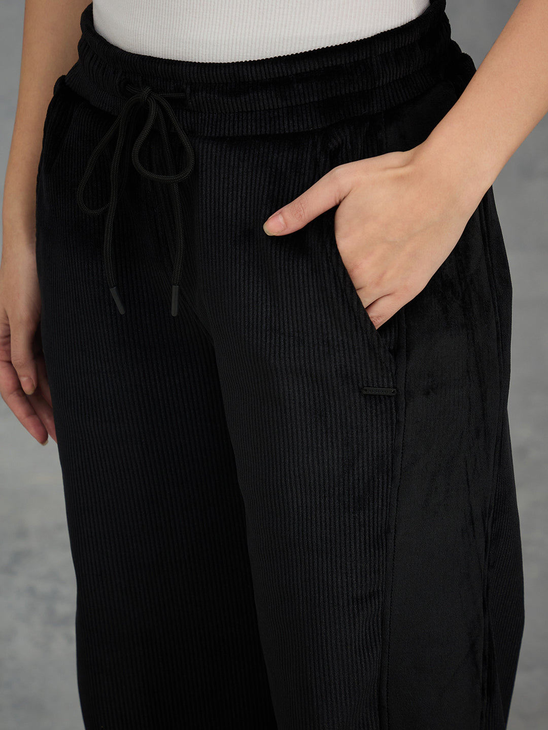 Iconic Women Black Solid Straight Fit Sweat Pant