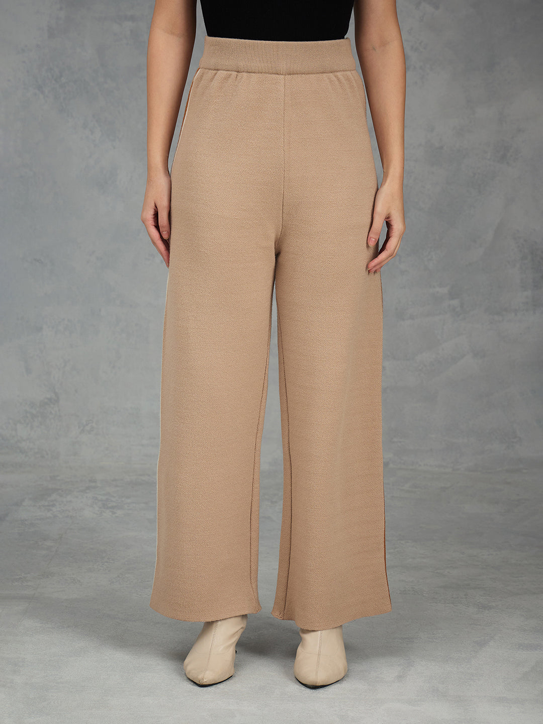 Iconic Women Beige Solid Straight Fit Sweat Pant