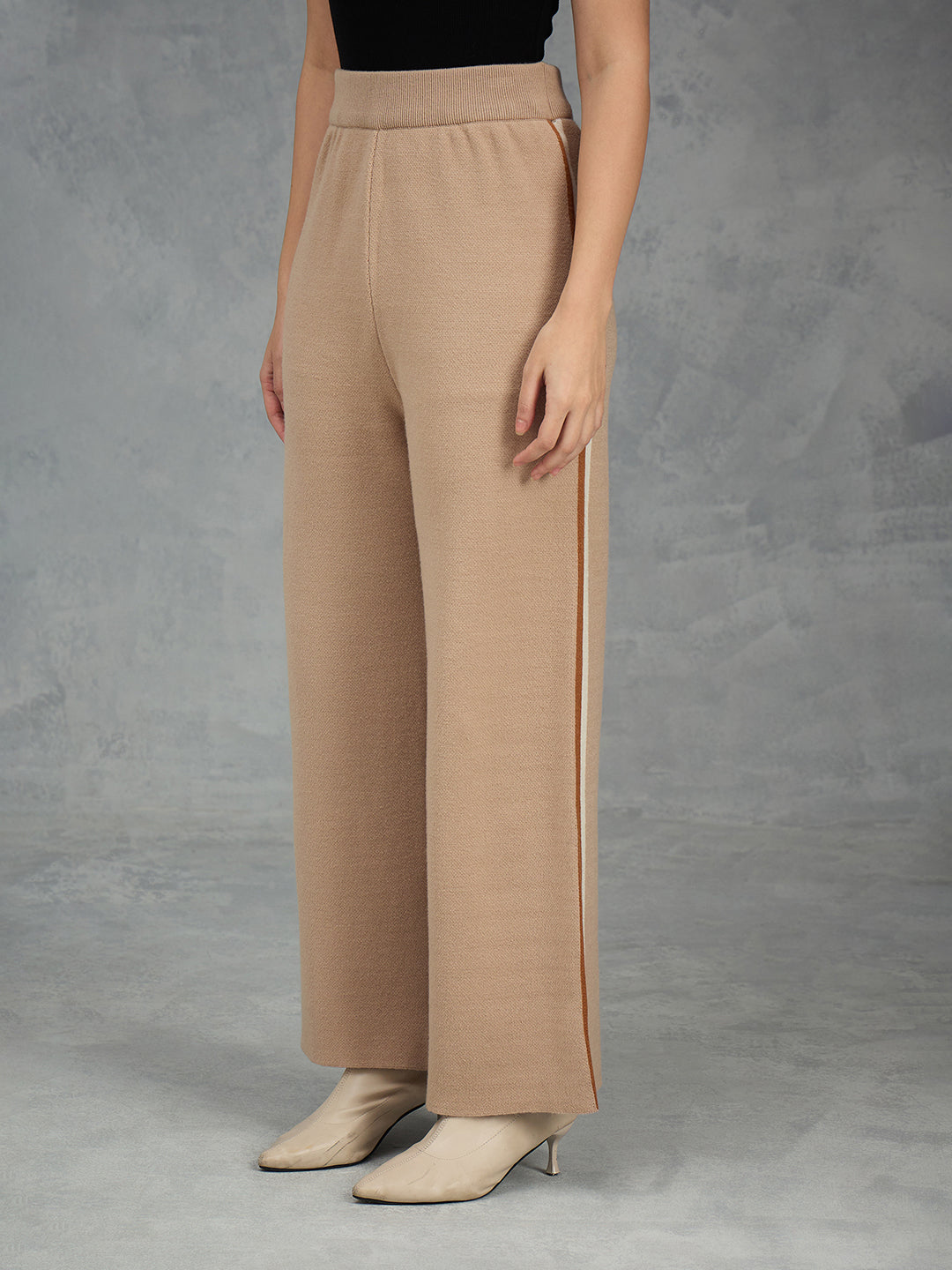 Iconic Women Beige Solid Straight Fit Sweat Pant