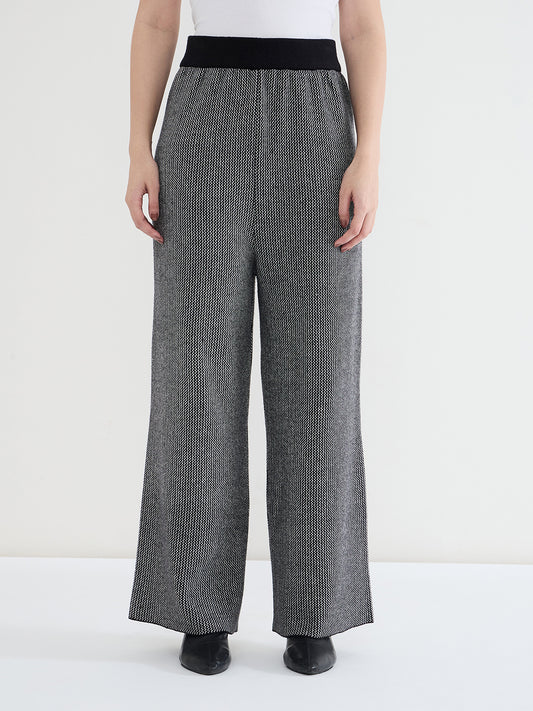 Iconic Women Black Solid Sweat Pant