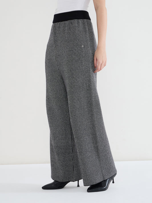 Iconic Women Black Solid Sweat Pant