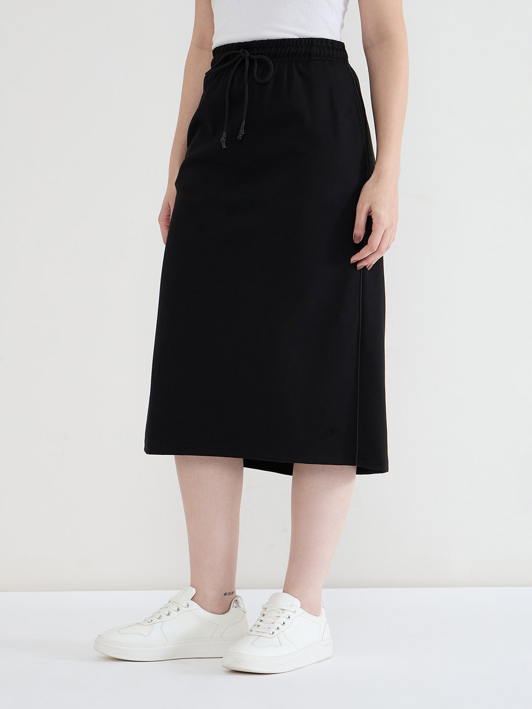 Iconic Women Black Solid Midi Skirt