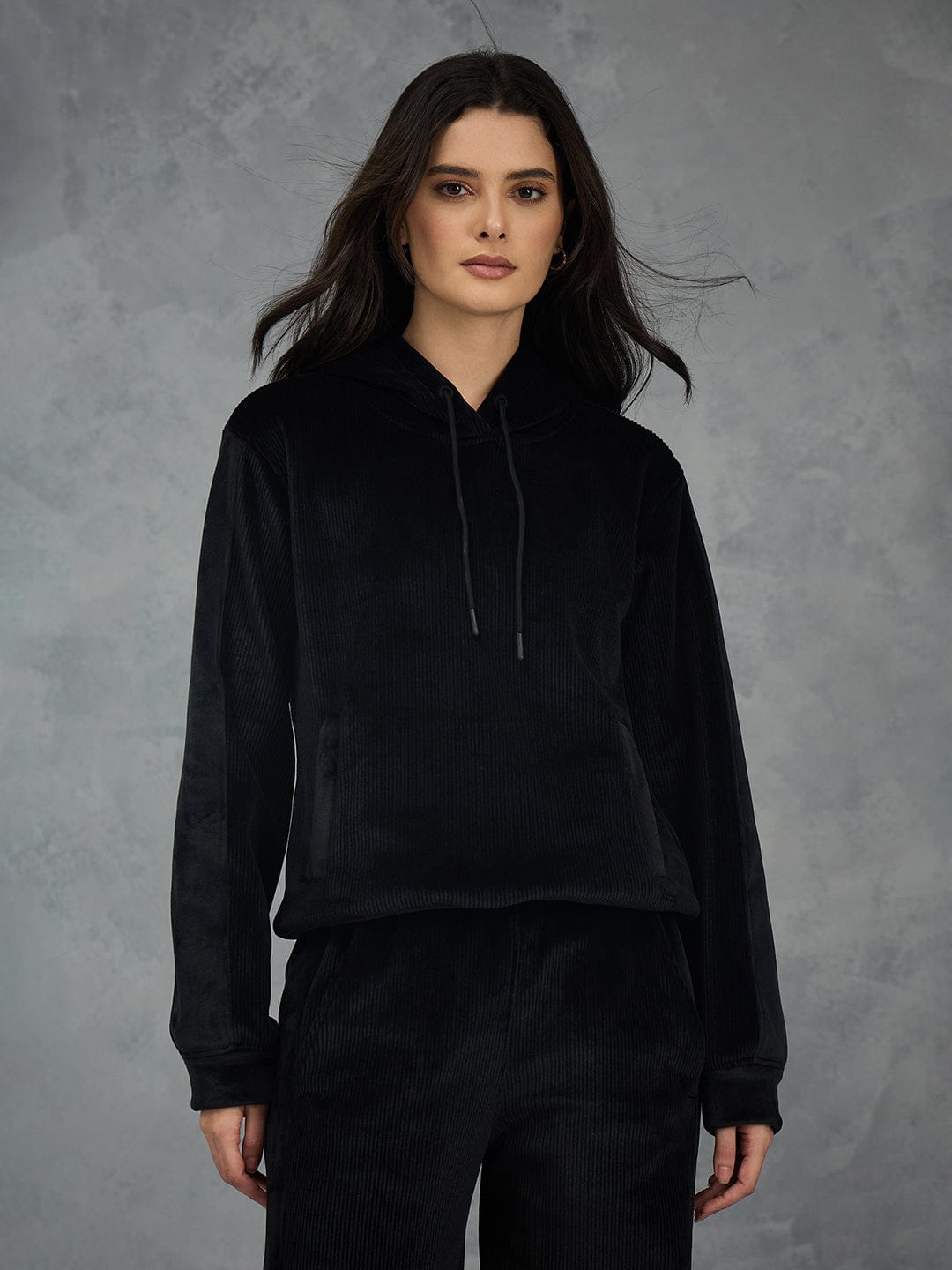 Iconic Women Black Solid Hoodie