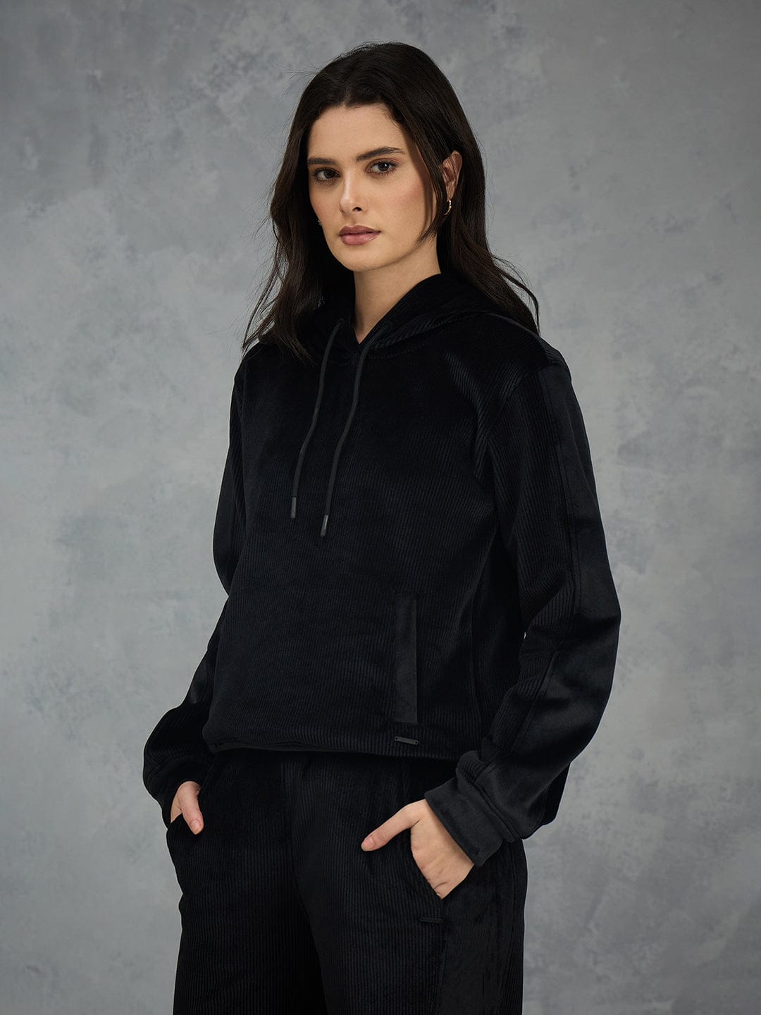 Iconic Women Black Solid Hoodie