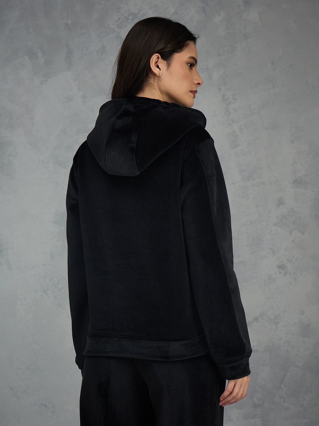 Iconic Women Black Solid Hoodie