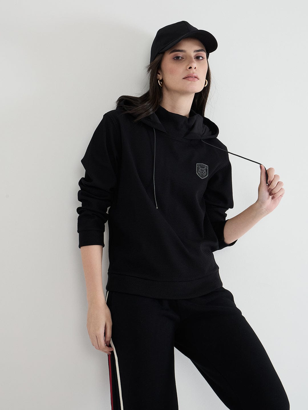 Iconic Women Black Solid Hoodie