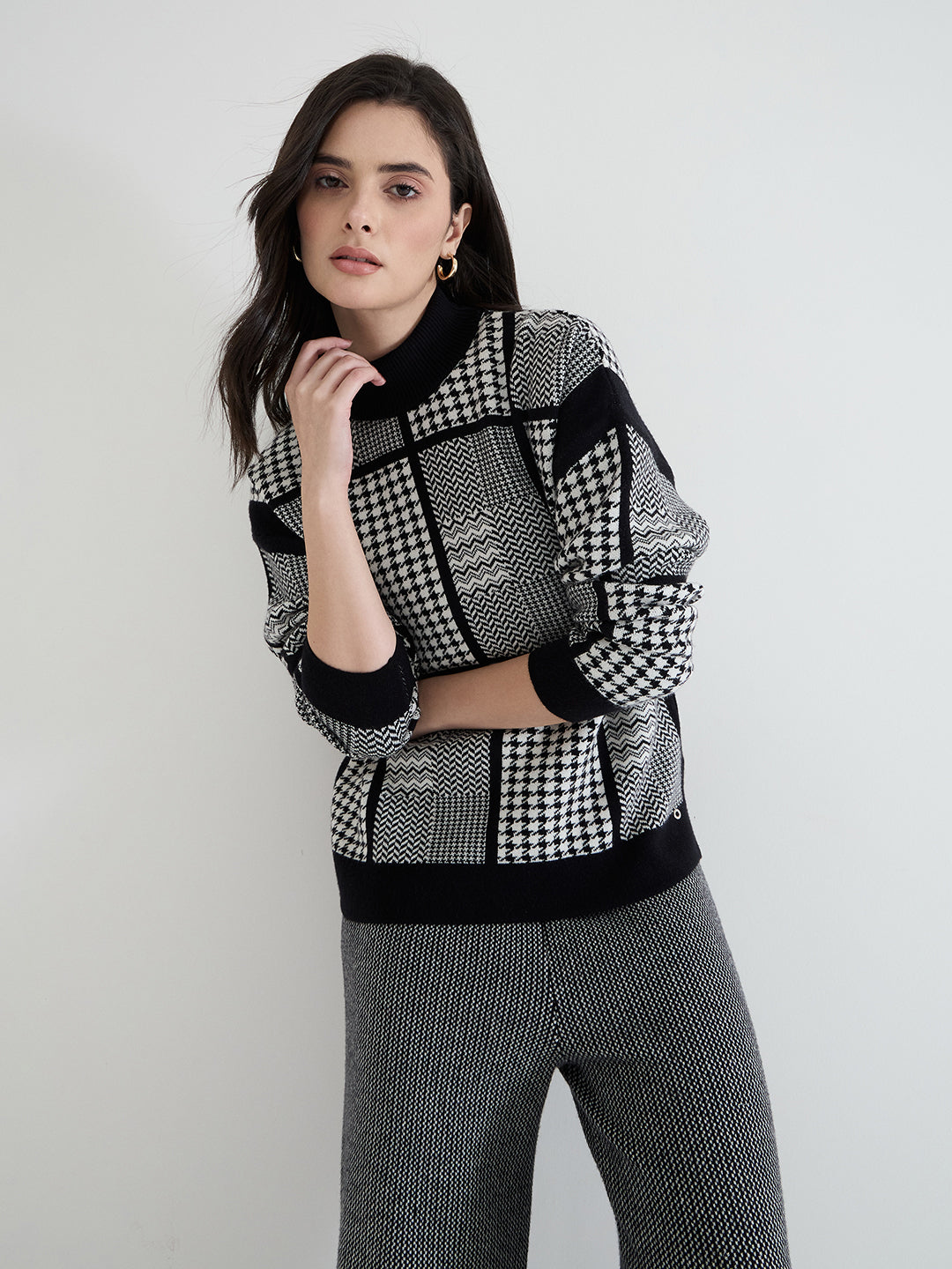 Iconic Women Black Textured Round Neck Sweater