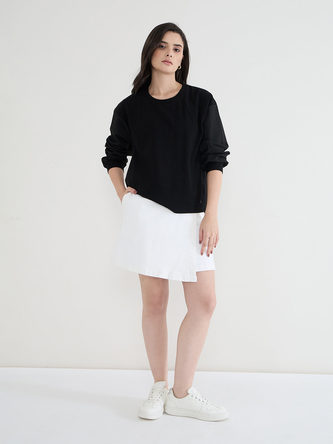 Iconic Women Black Solid Round Neck Boxy Fit T-Shirt