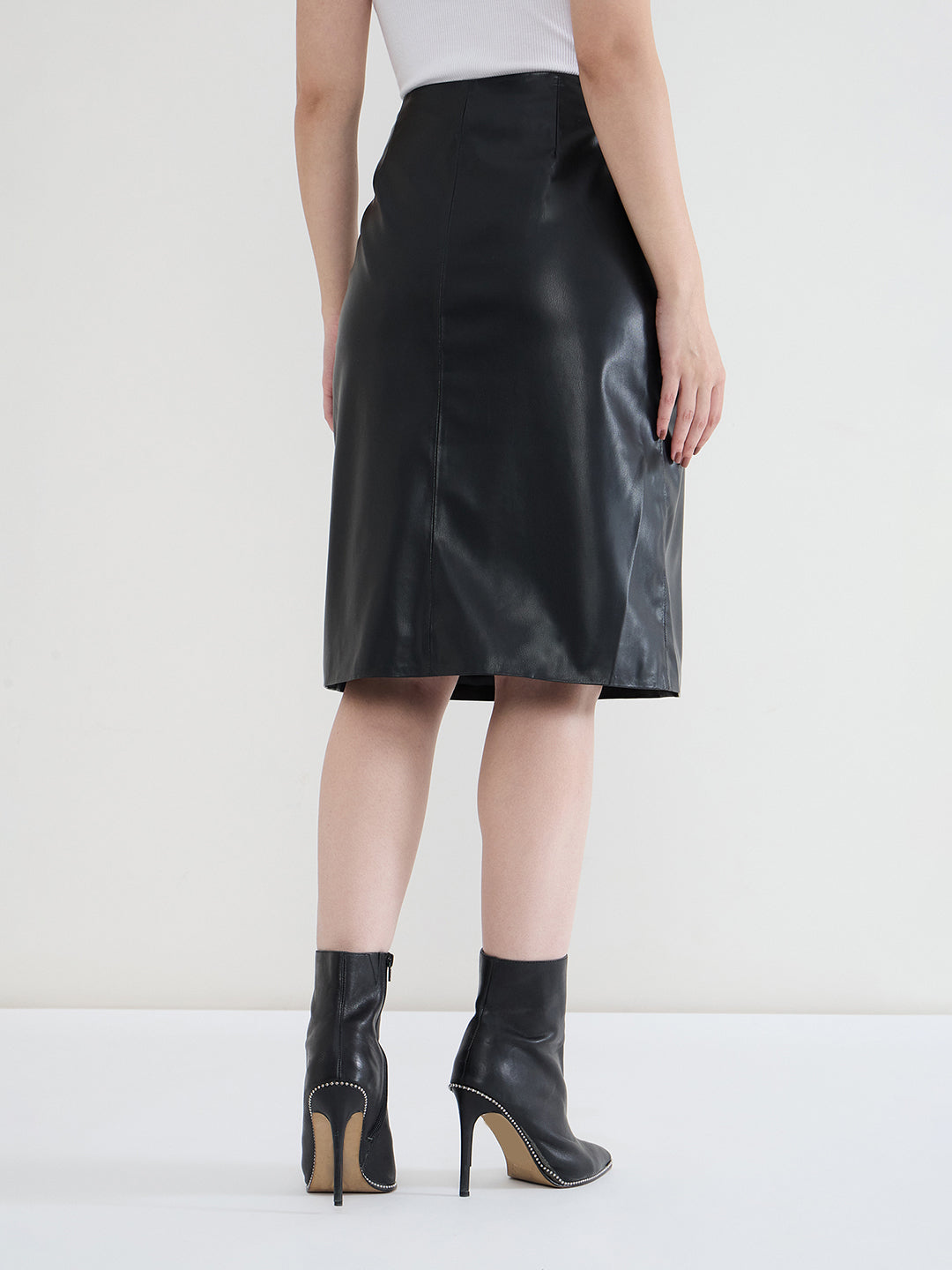 Iconic Women Black Solid Straight Fit Midi Skirt