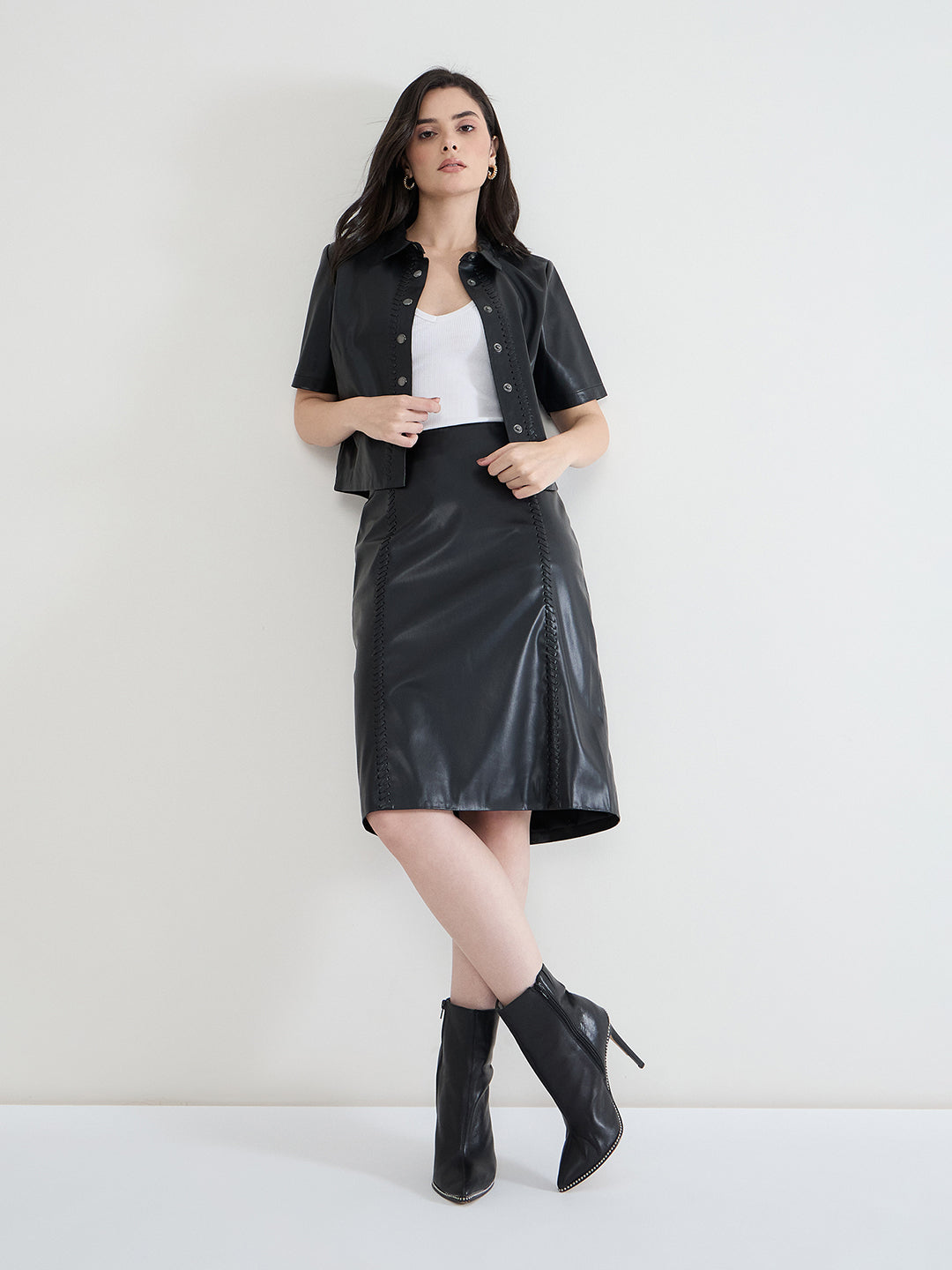 Iconic Women Black Solid Straight Fit Midi Skirt