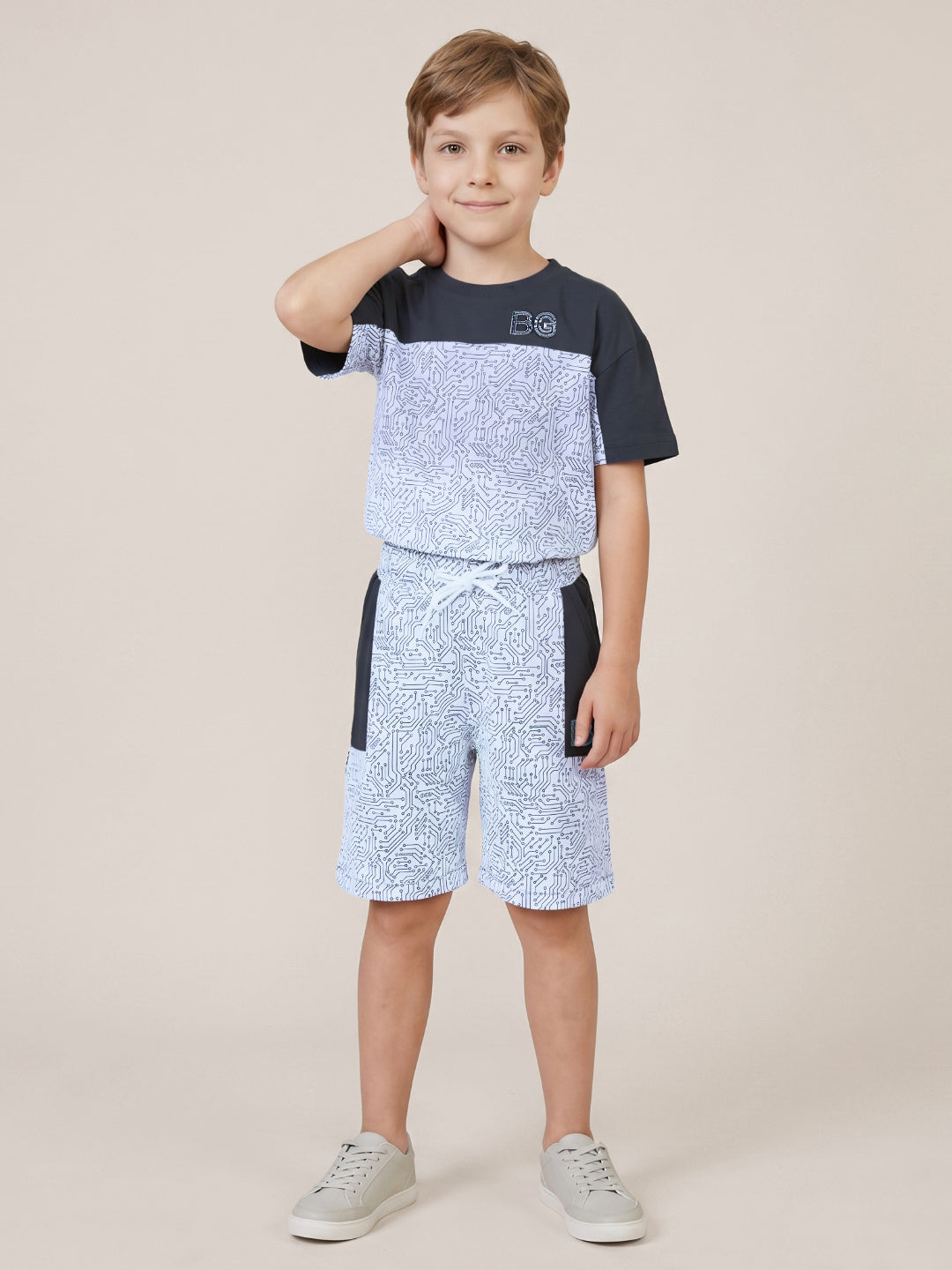 Blue Giraffe Boys White Printed Regular Fit Pure Cotton Shorts