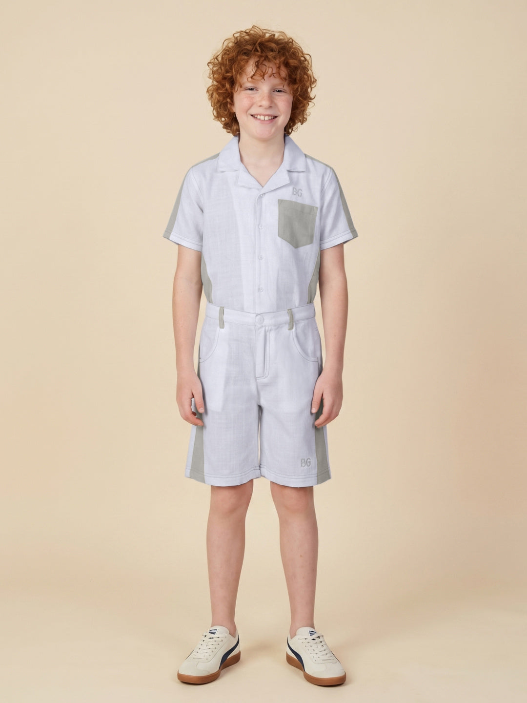 Blue Giraffe Boys White Solid Regular Fit Pure Cotton Shorts