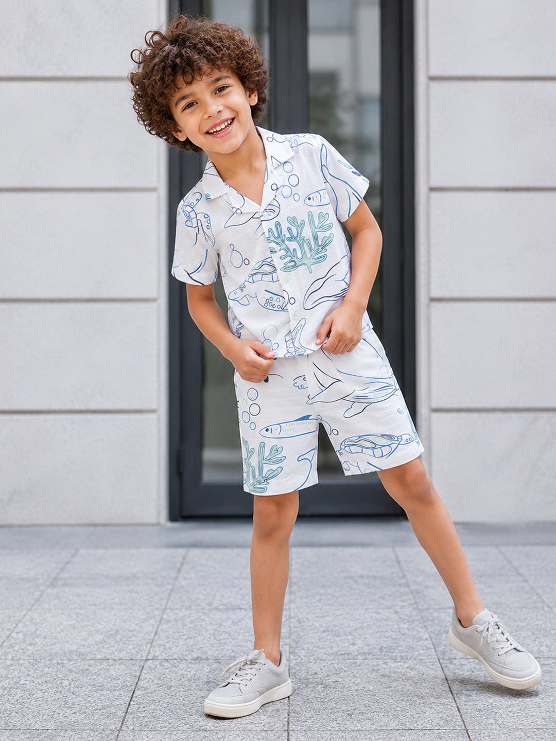 Blue Giraffe Boys White Printed Regular Fit Pure Cotton Shorts