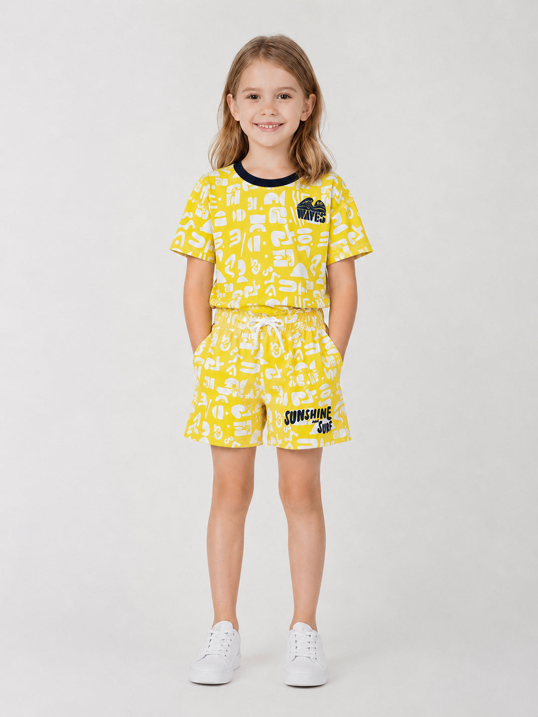 Blue Giraffe Yellow Cotton Printed Girls Shorts