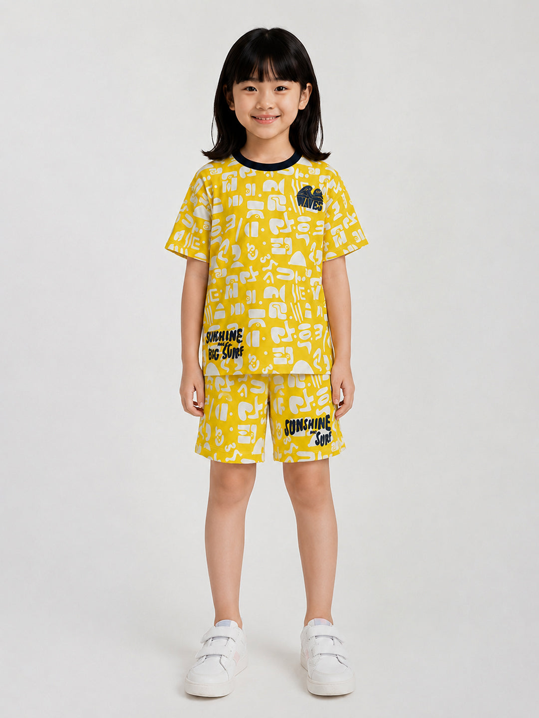 Blue Giraffe Yellow Cotton Printed Girls Tshirt