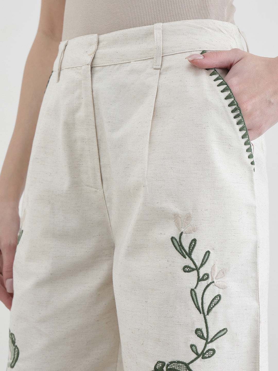 ELLE Women Cream Floral Shorts