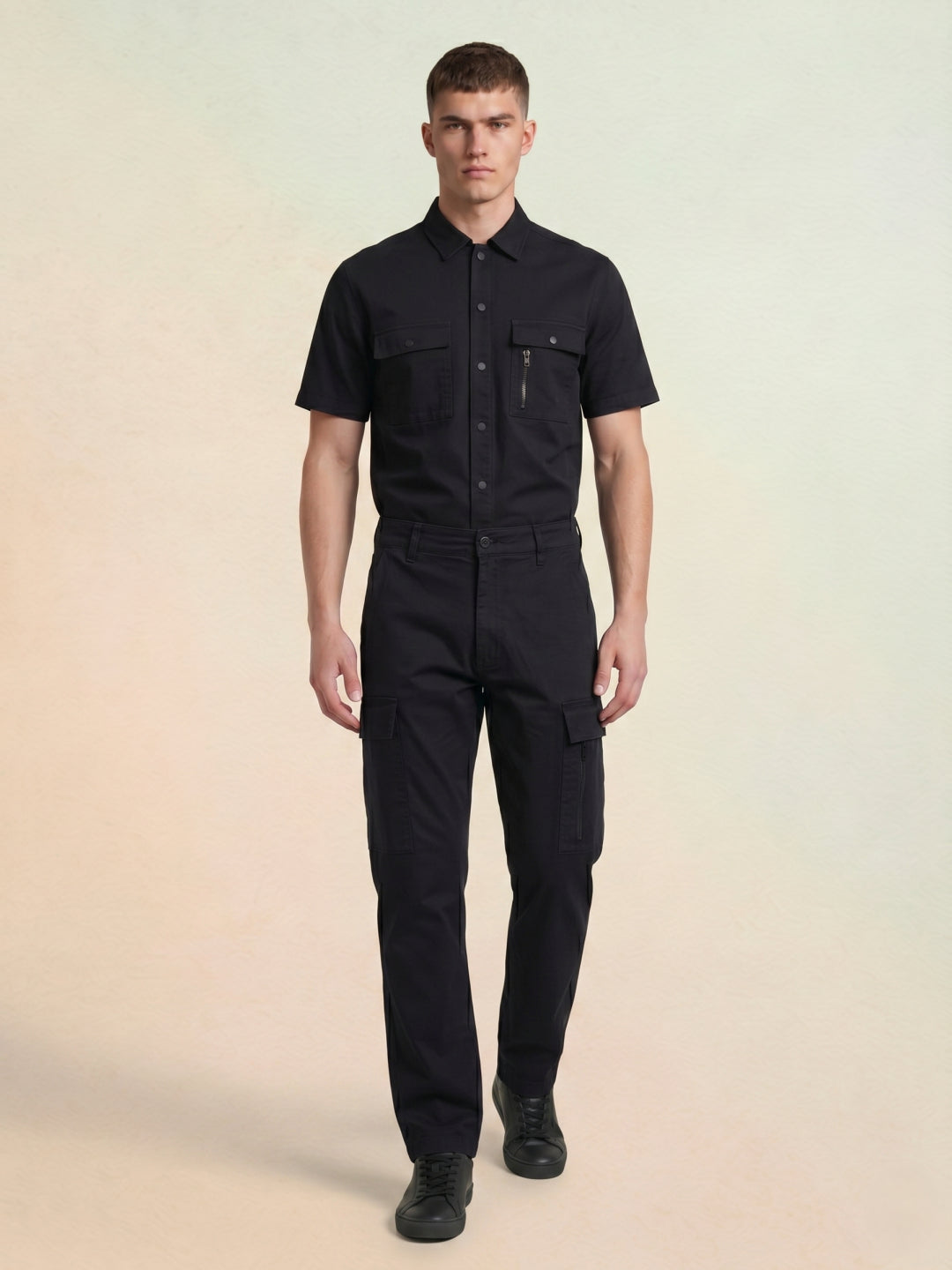 Iconic Men Black Solid Stretchable Straight Fit Cargo Pant