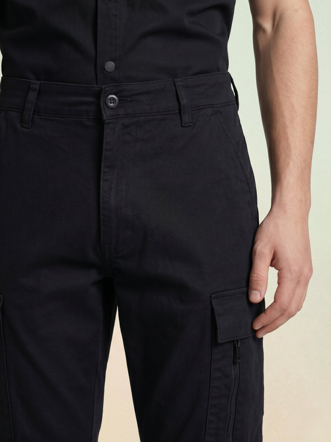 Iconic Mens Black Straight Fit Cotton Mid Rise Cargo