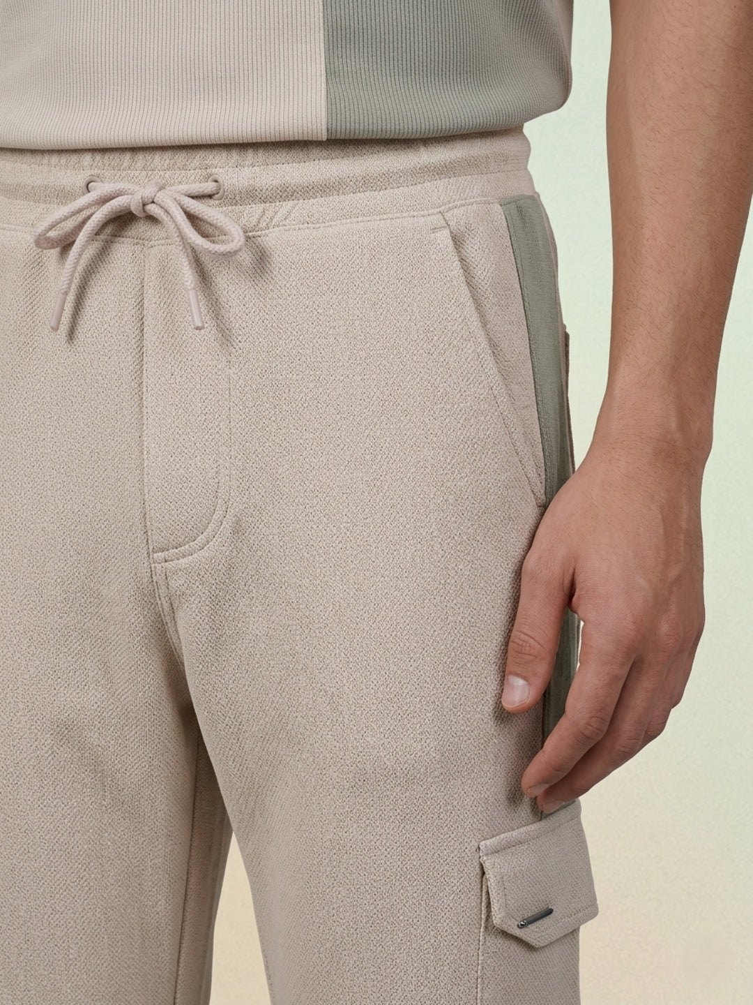 Iconic Men Beige Solid Straight Fit Mid Rise Jogger