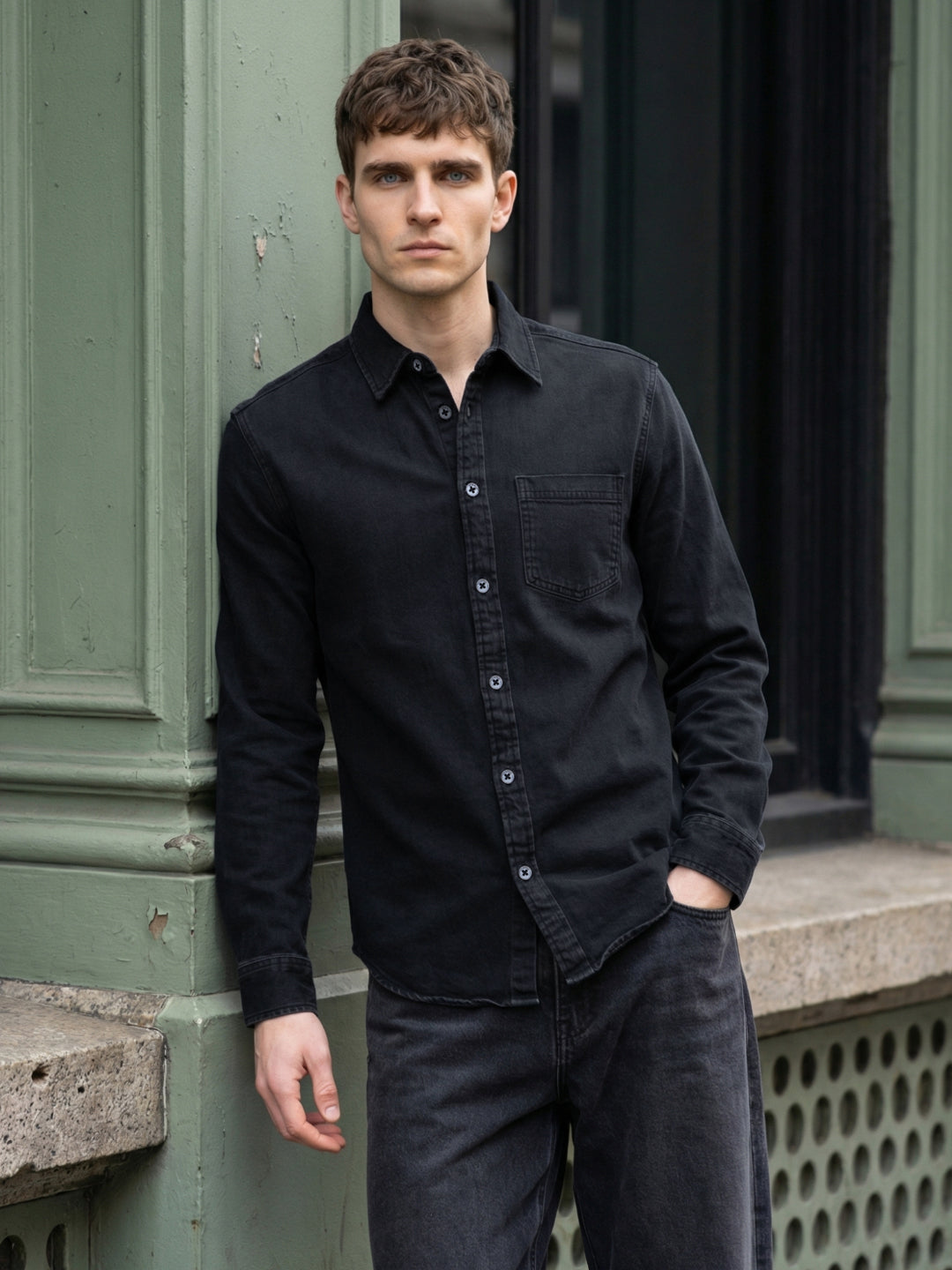 Iconic Men Black Solid Regular Fit Shirt