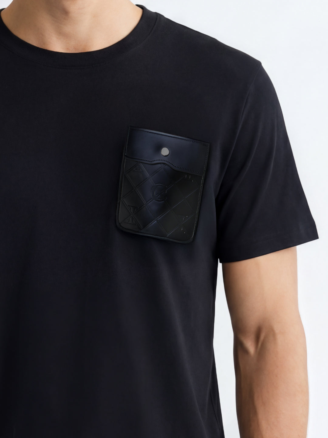 Iconic Men Black Solid Regular Fit Pure Cotton T-Shirt