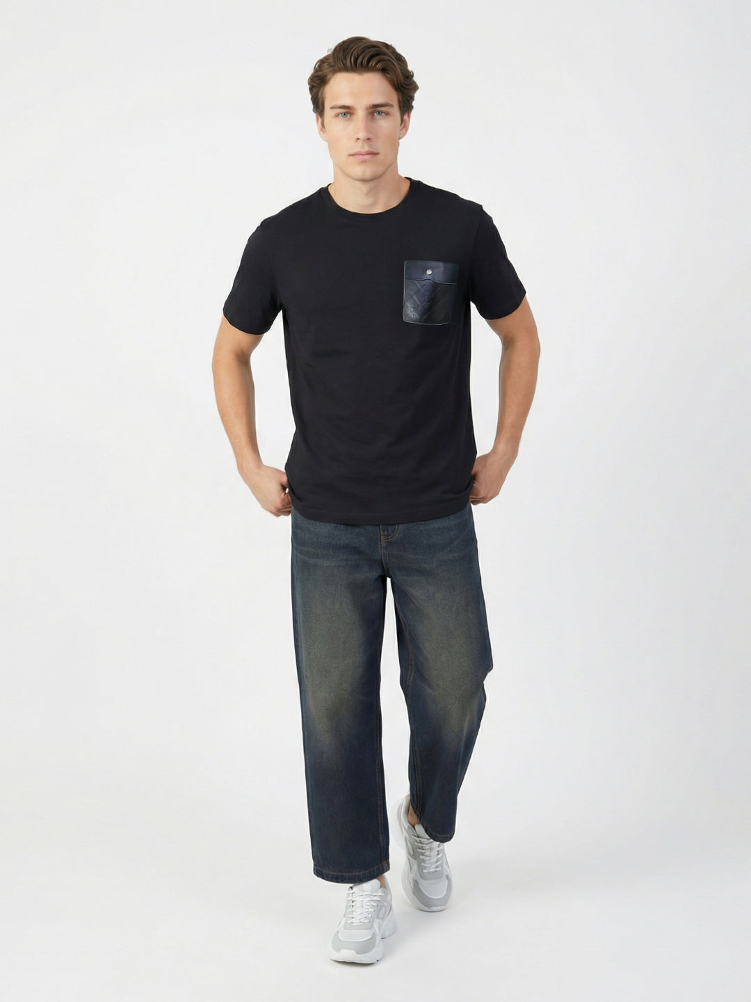 Iconic Men Black Solid Regular Fit Pure Cotton T-Shirt