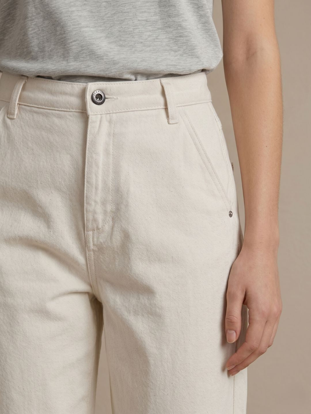 Iconic Off White Solid Stretchable Baggy Fit Jeans
