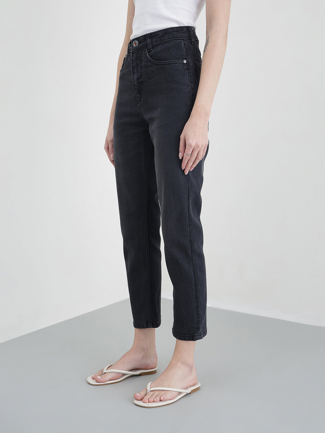 ICONIC Women Black Solid Slim Fit Jeans