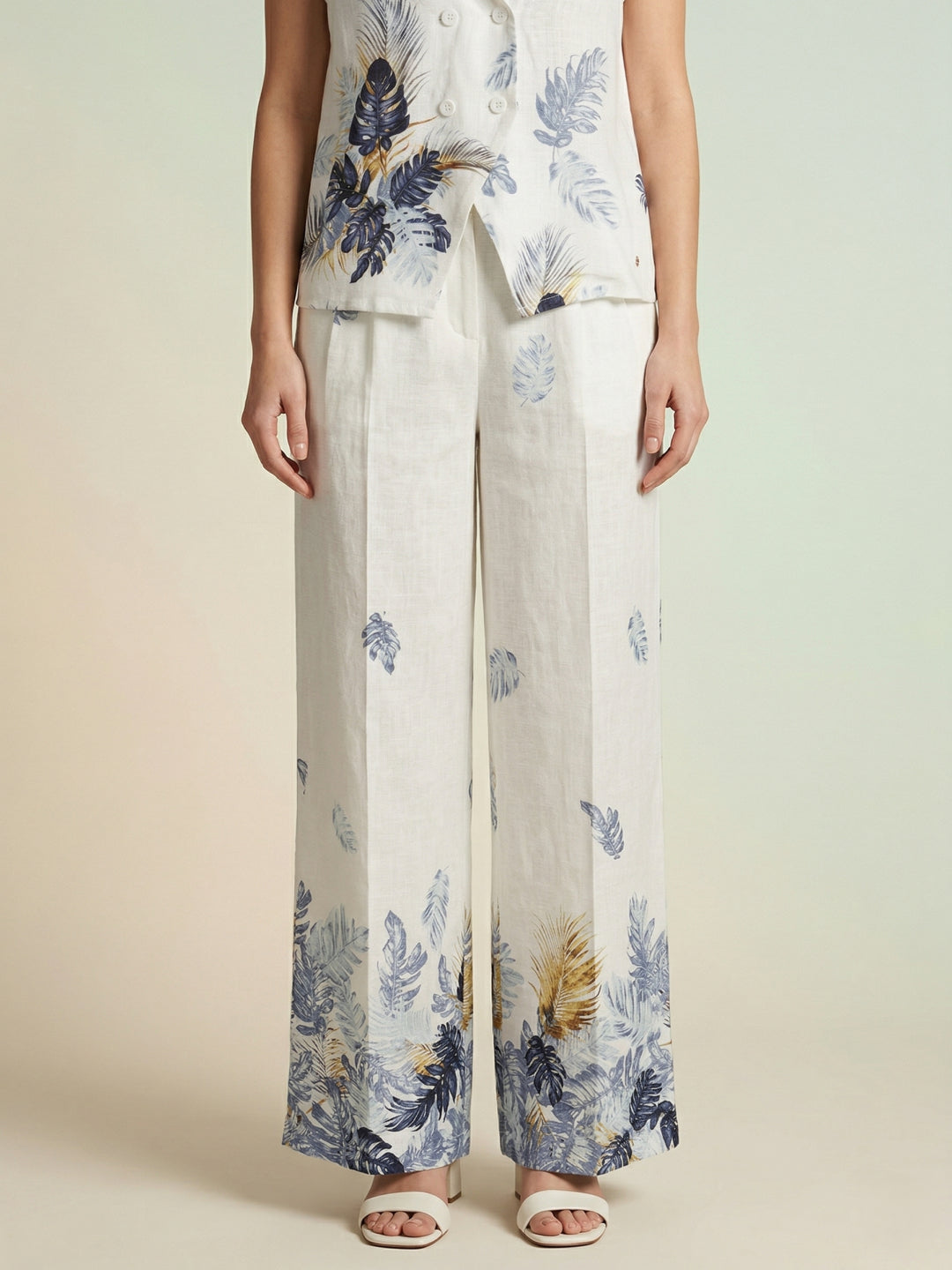 Iconic Women White Printed Straight Fit Mid Rise Pant