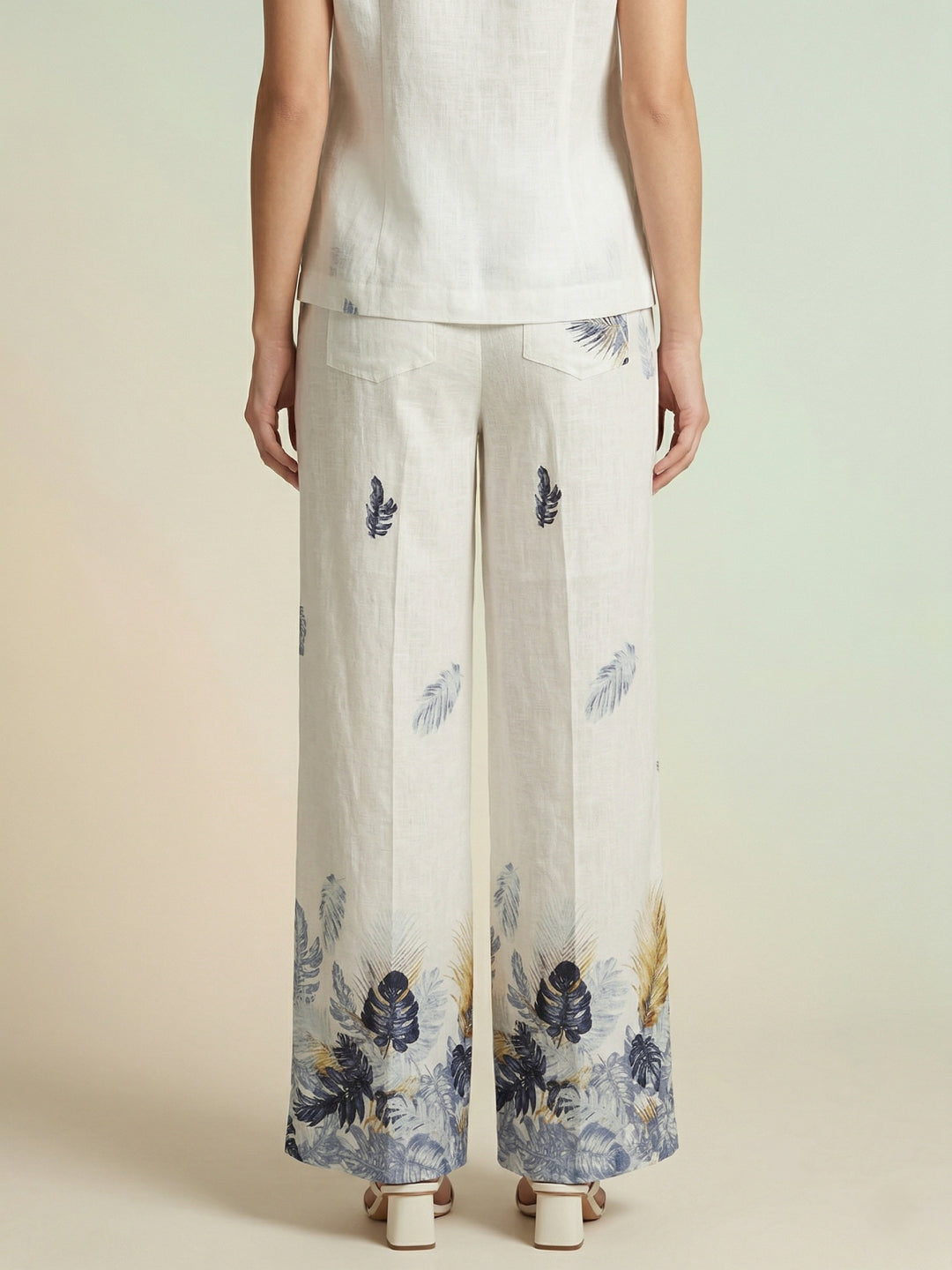 Iconic Women White Printed Straight Fit Mid Rise Pant
