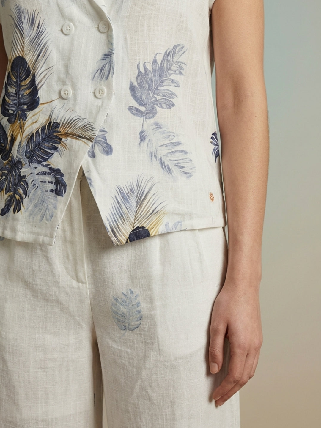 Iconic Women White Printed Loose Fit Top