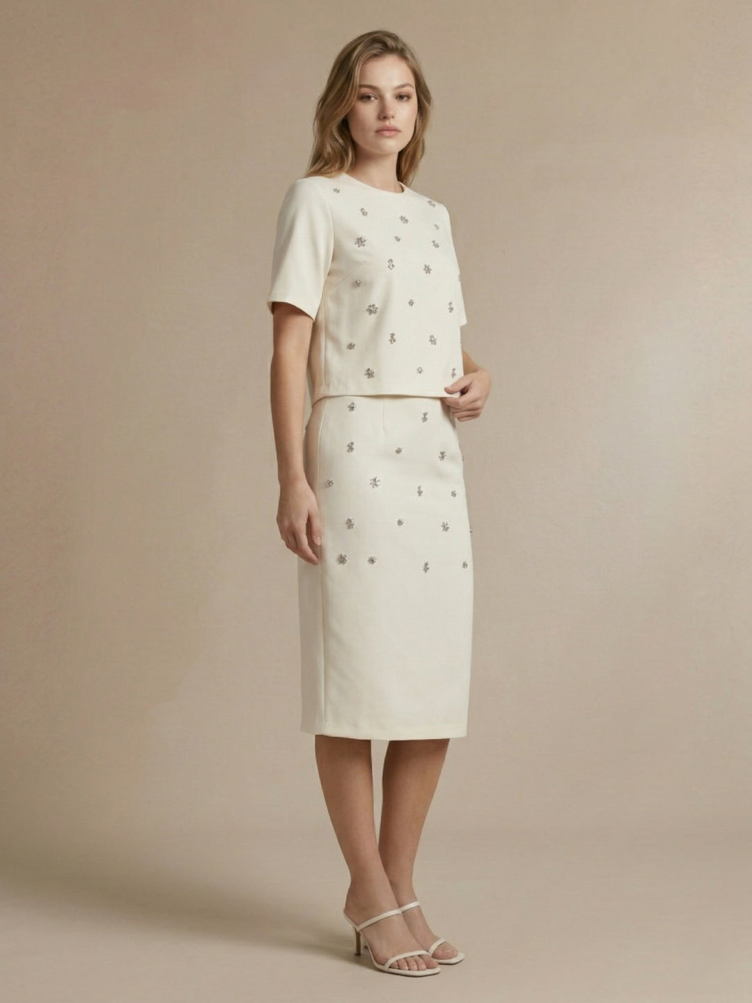 Iconic Women Cream Solid Stretchable Regular Fit Skirt