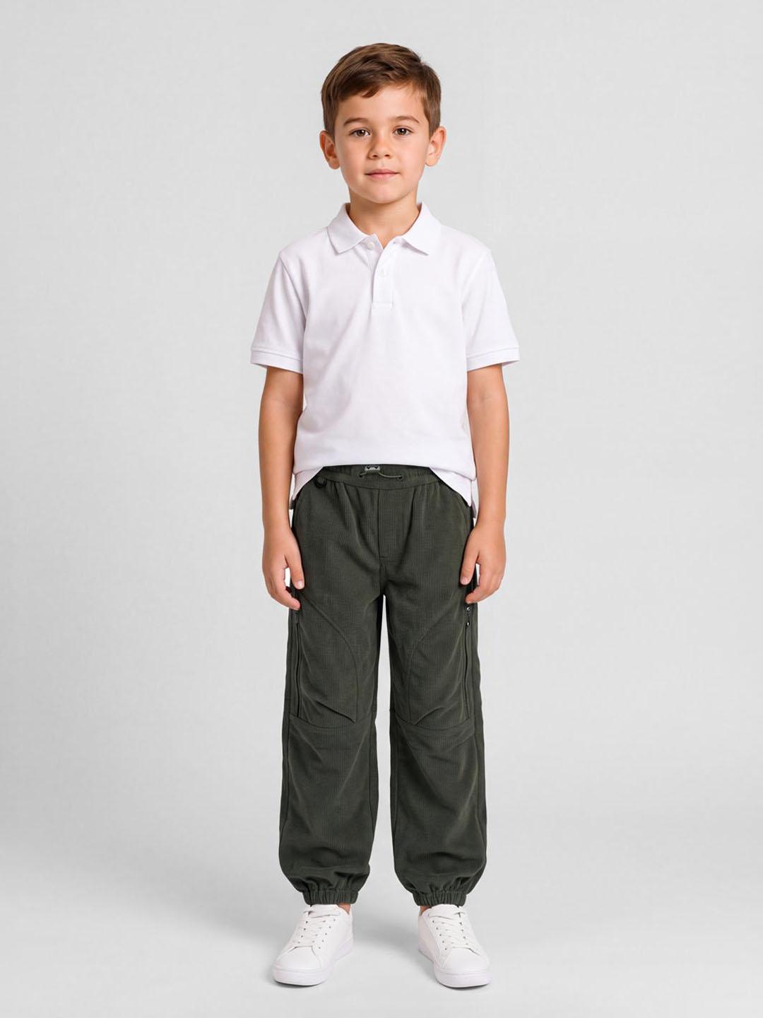 Blue Giraffe Boys Green Solid Regular Fit Joggers