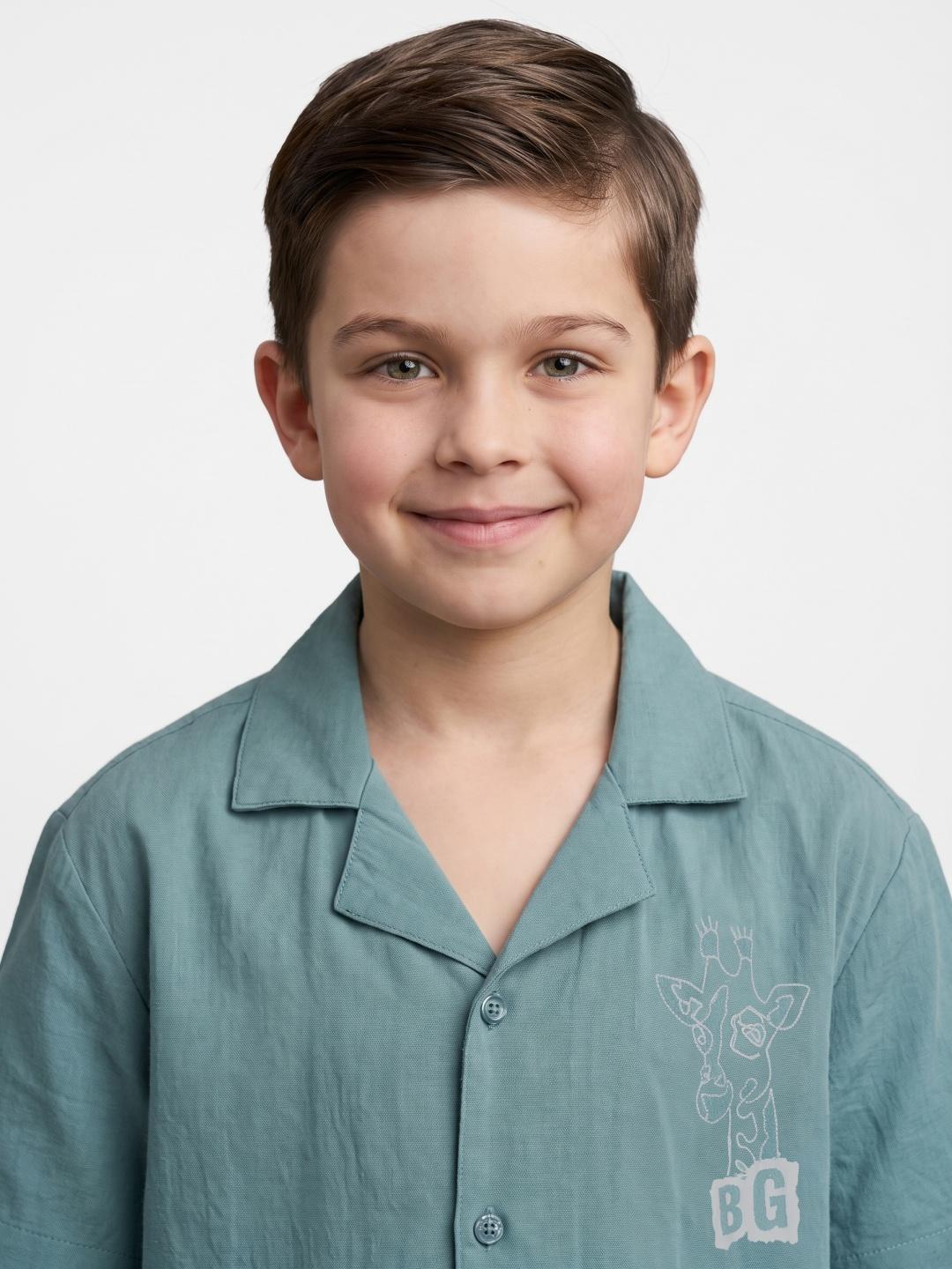 Blue Giraffe Boys Green Regular Fit Solid Shirt