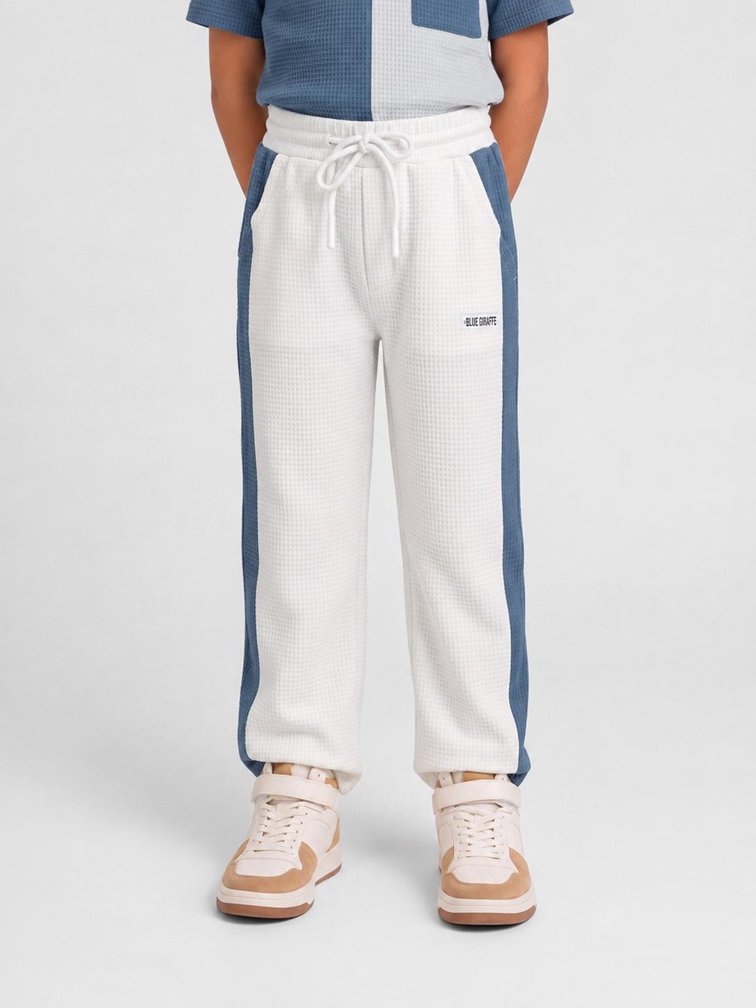 Blue Giraffe Boys White Solid Regular Fit Sweatpant
