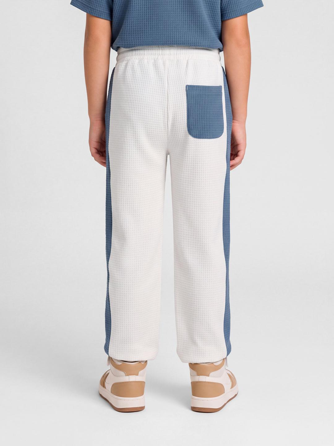 Blue Giraffe Boys White Solid Regular Fit Sweatpant