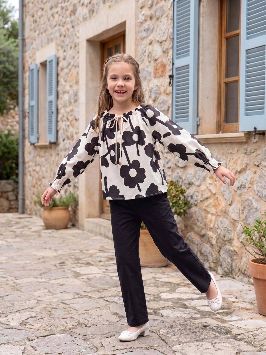 Blue Giraffe Girls Black Solid Regular Fit Cotton Trouser