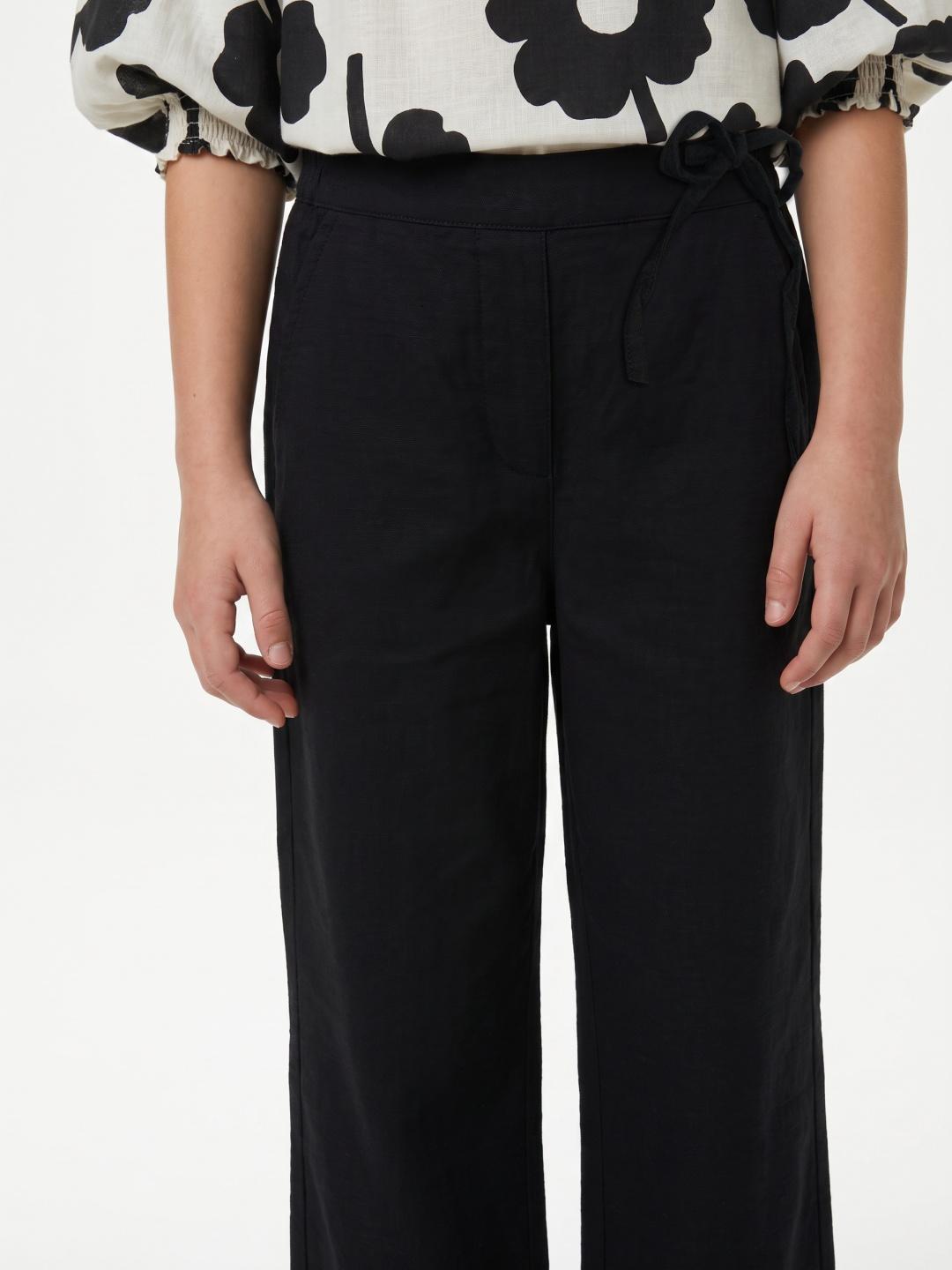 Blue Giraffe Girls Black Solid Regular Fit Cotton Trouser